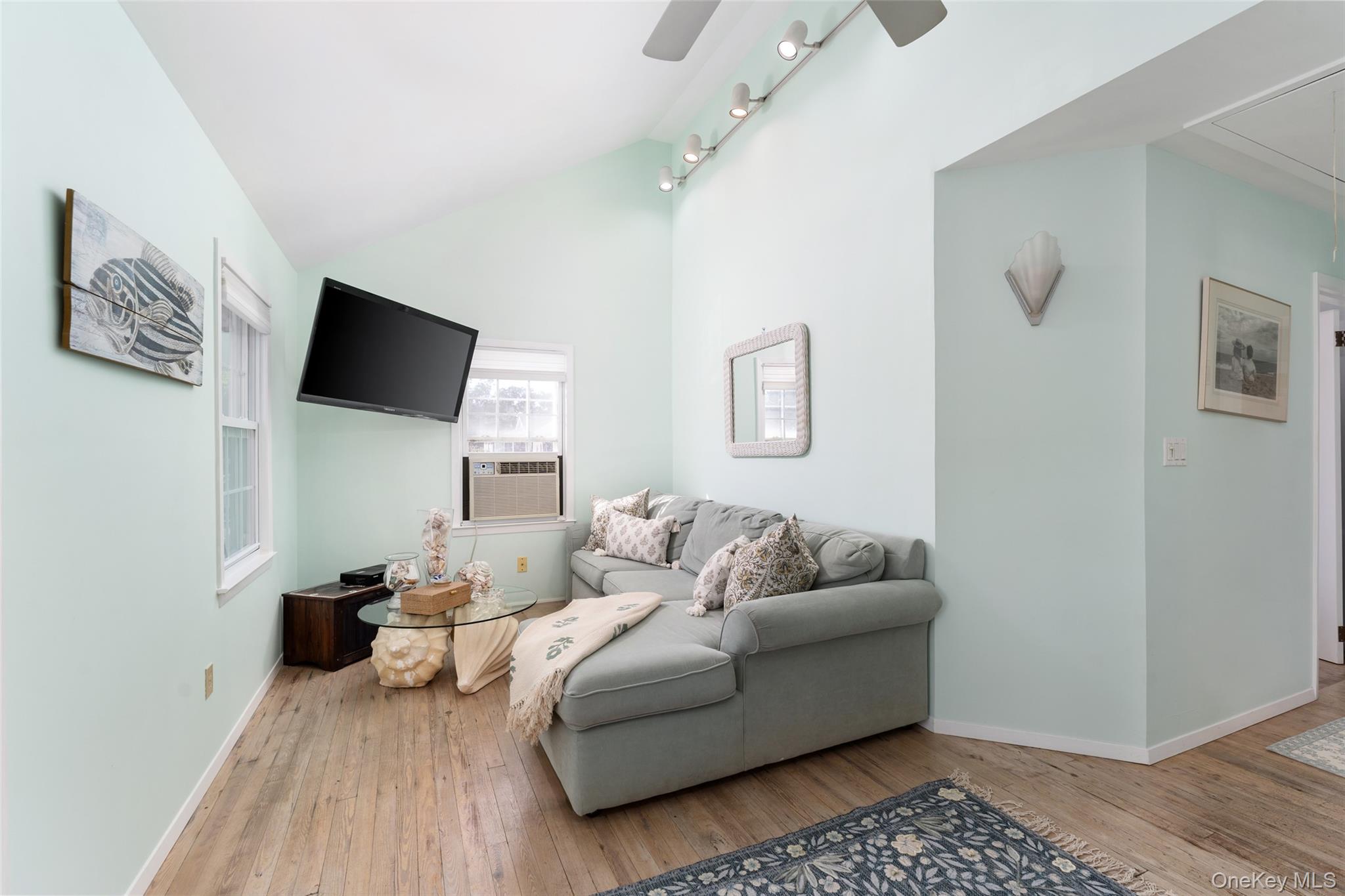 18 Beach – For Sale photo 6