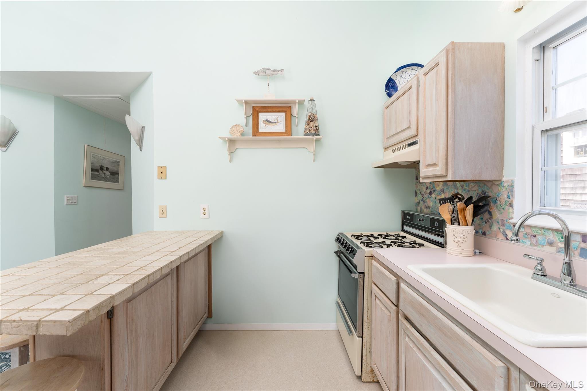18 Beach – For Sale photo 11