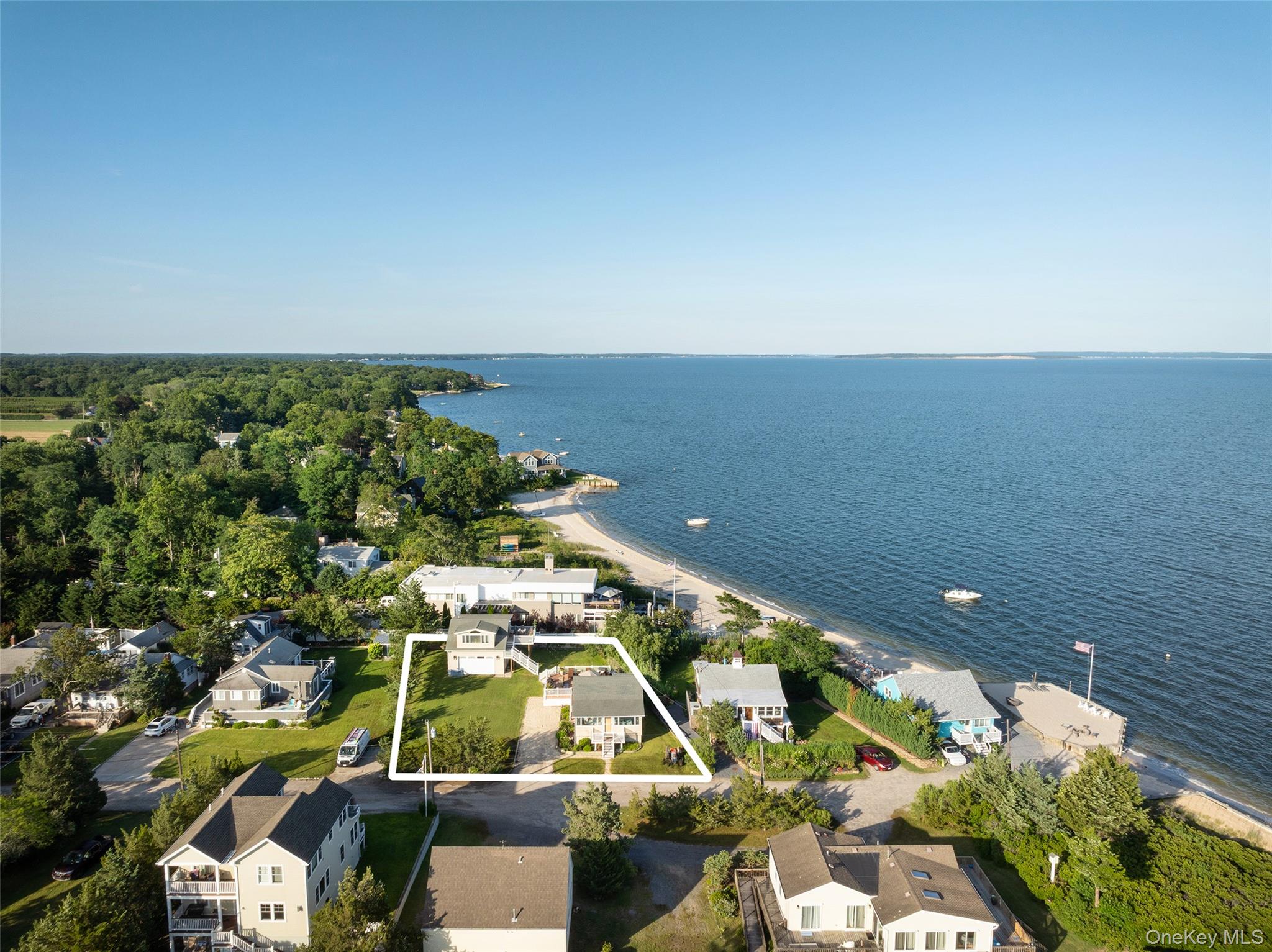 18 Beach – For Sale photo 2