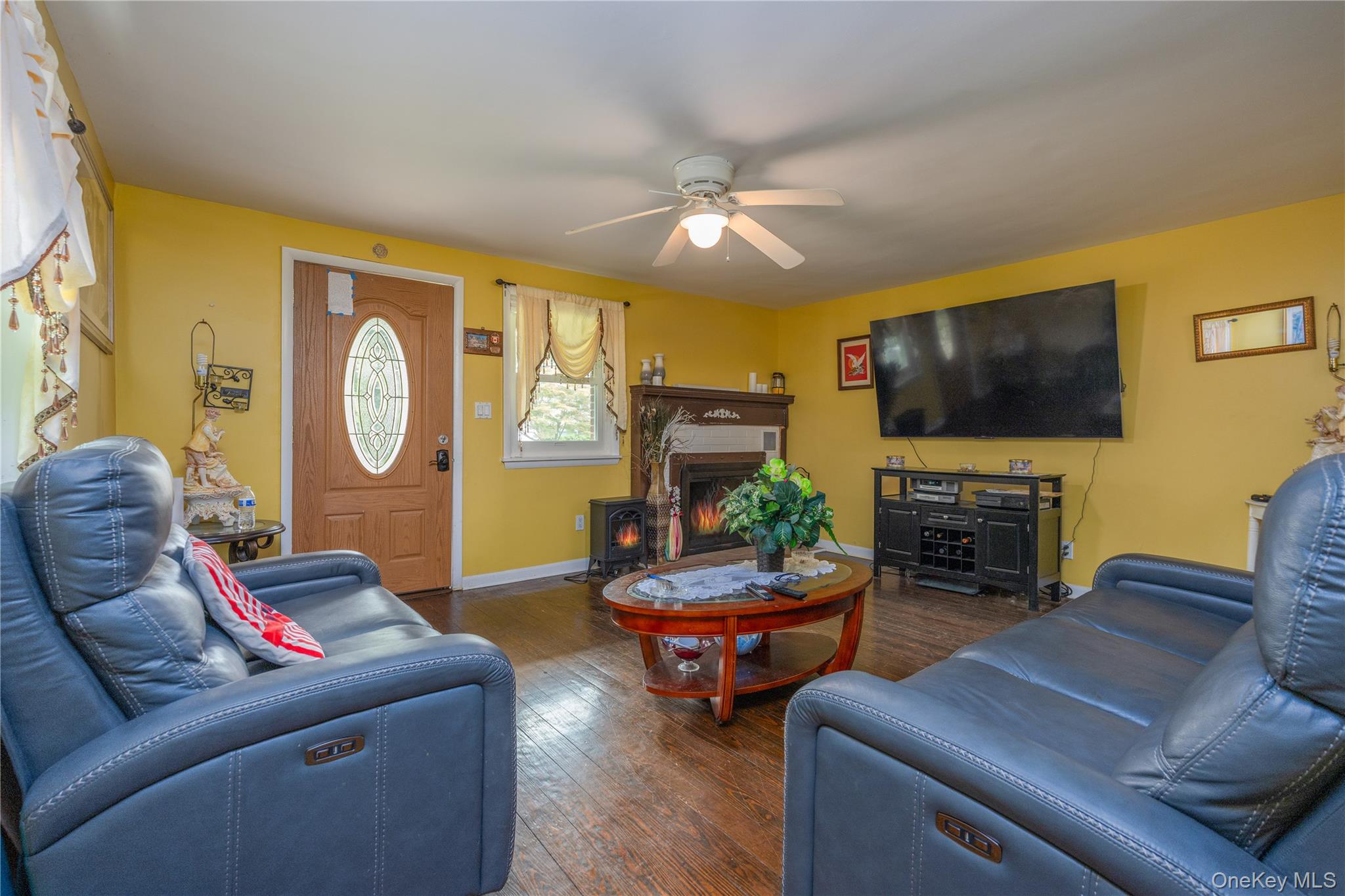 22 W Crooked Hill Road – For Sale photo 6
