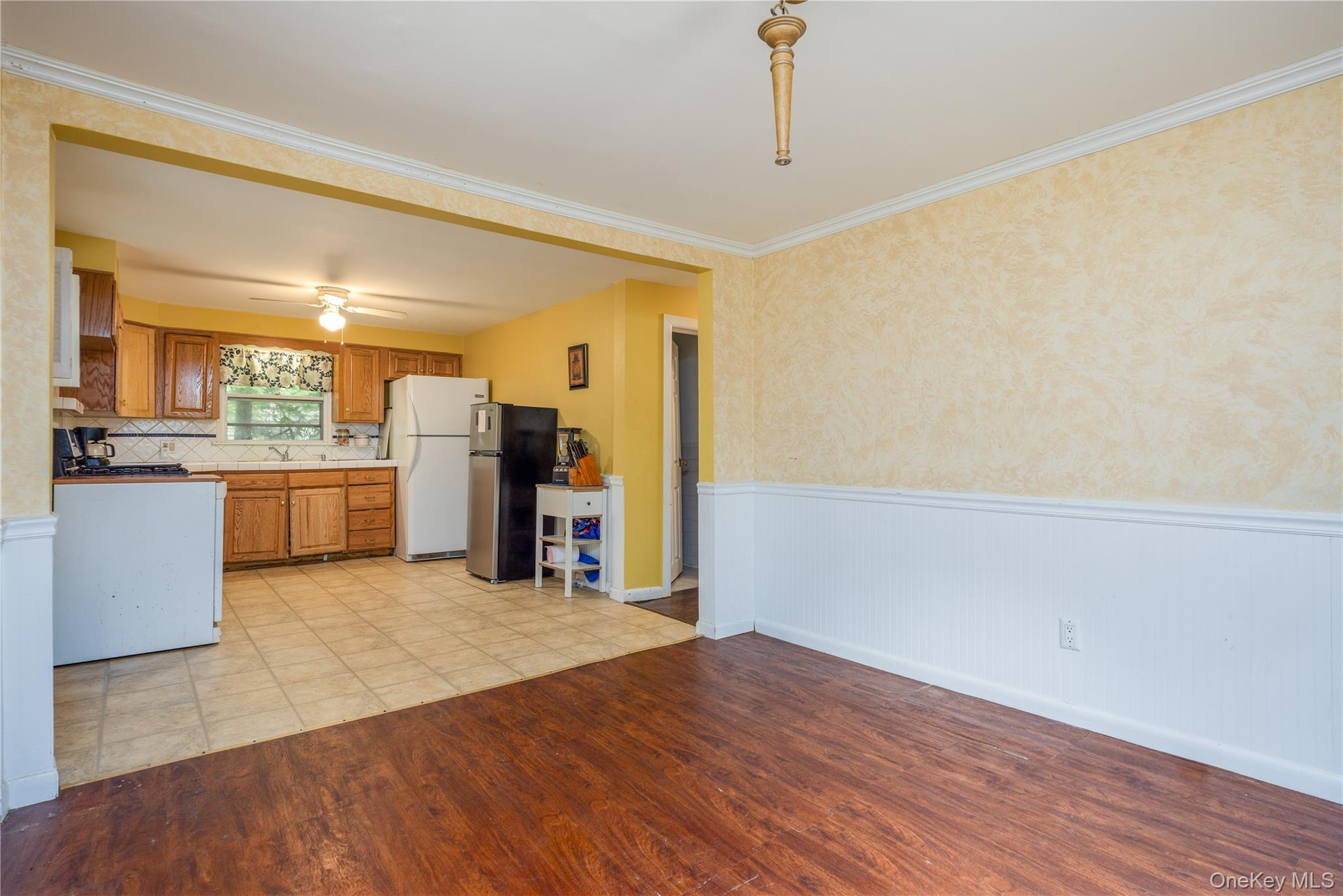 22 W Crooked Hill Road – For Sale photo 10