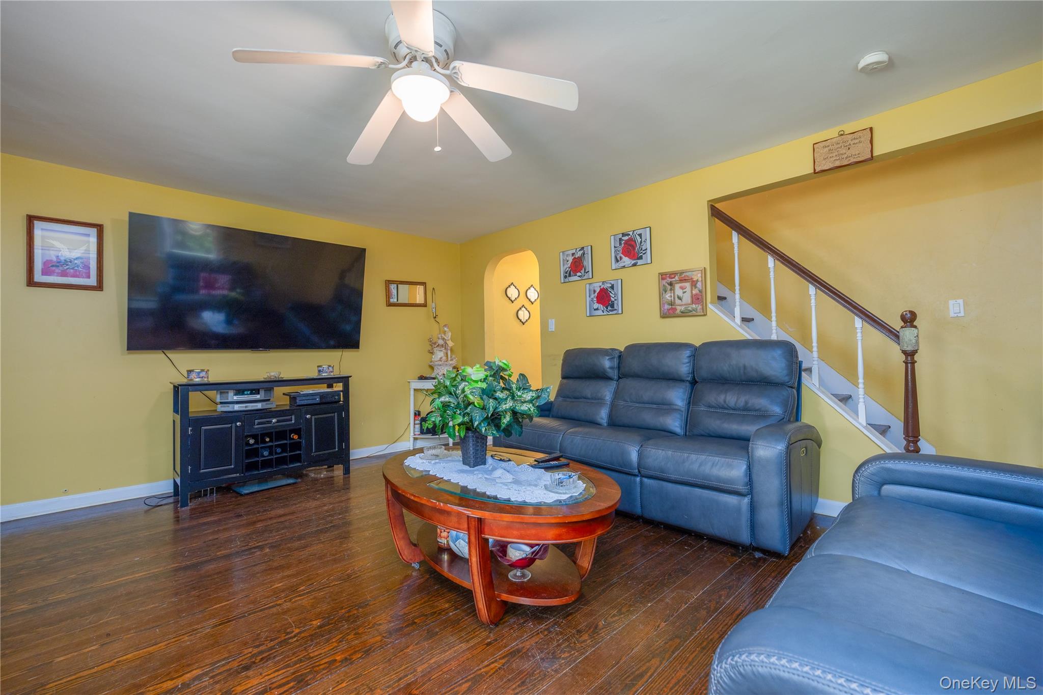 22 W Crooked Hill Road – For Sale photo 7