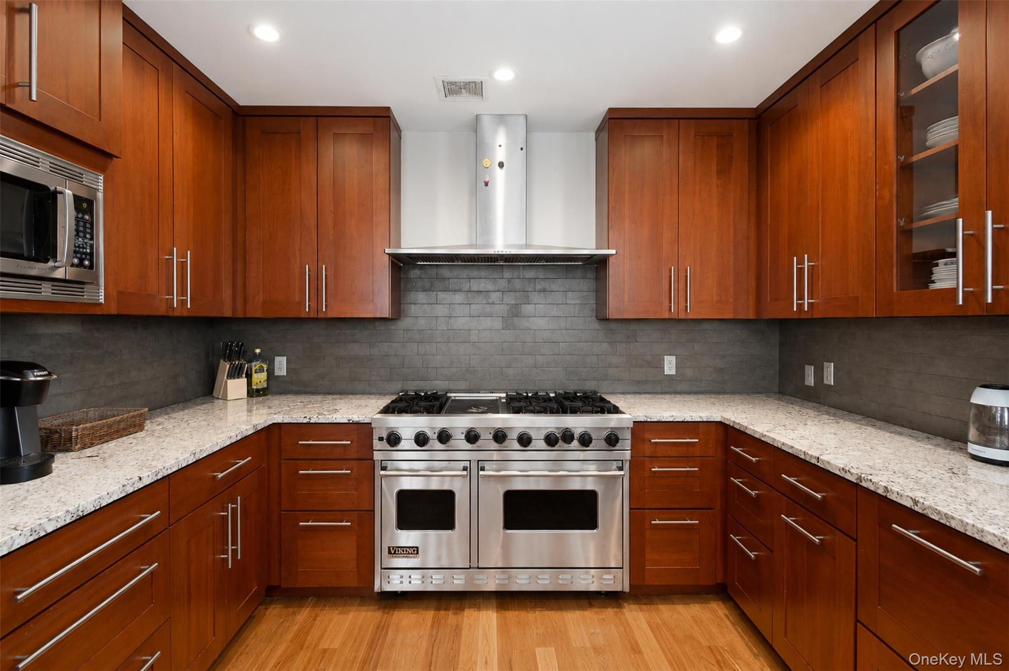 3220 Arlington Avenue, Unit 9A photo 3