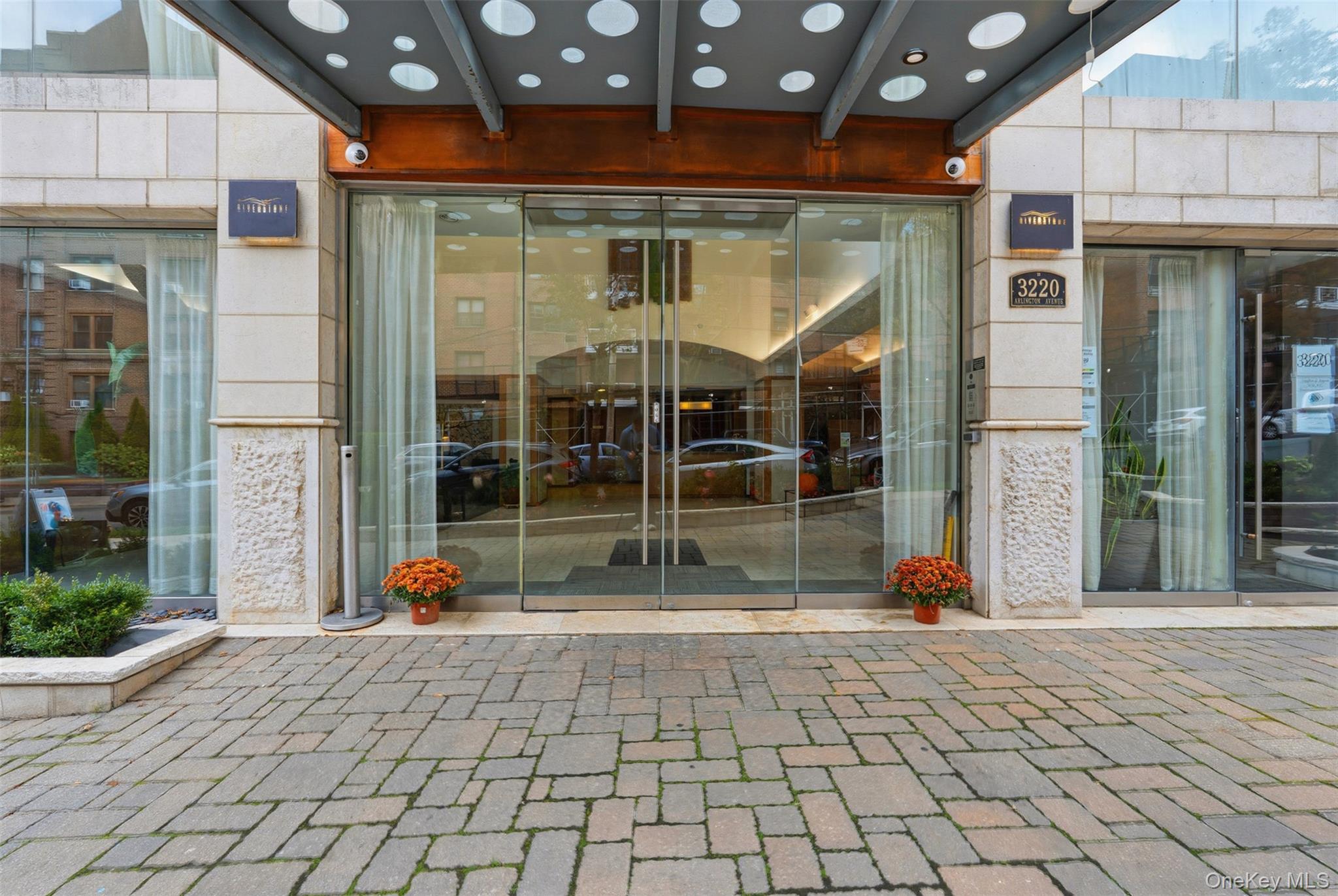 3220 Arlington Avenue, Unit 9A