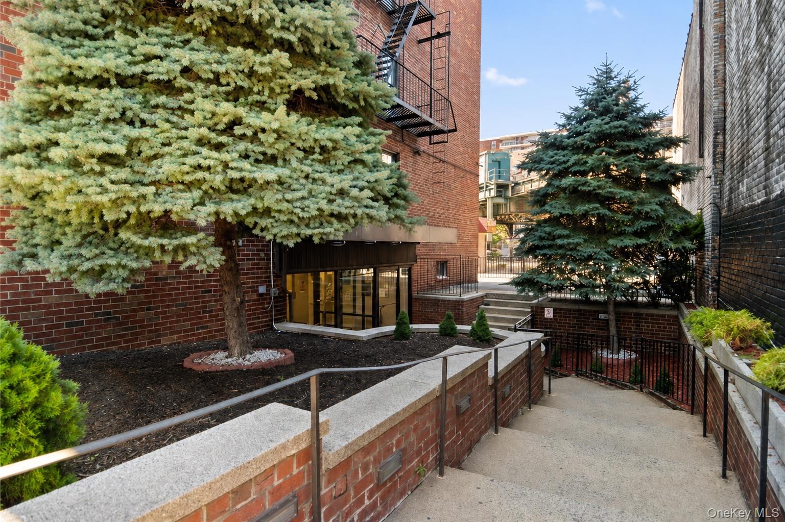 1725 Edison Avenue, Unit 5D