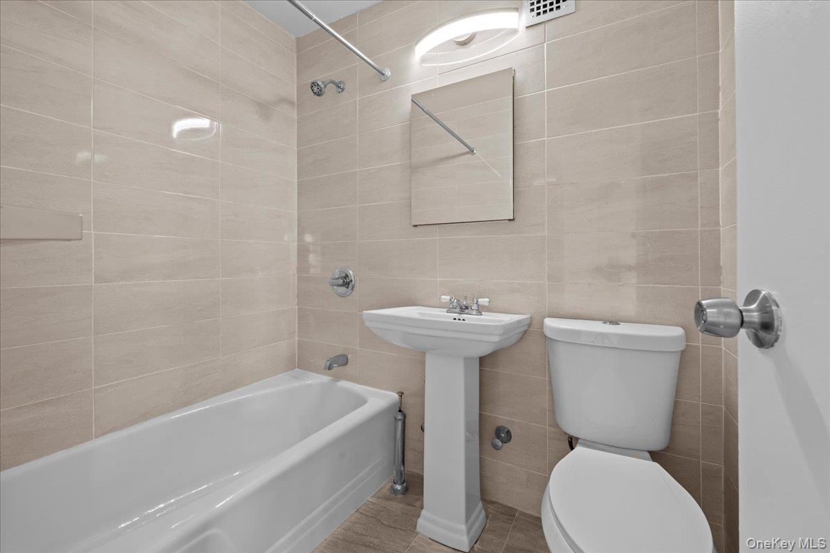 1725 Edison Avenue, Unit 5D photo 6