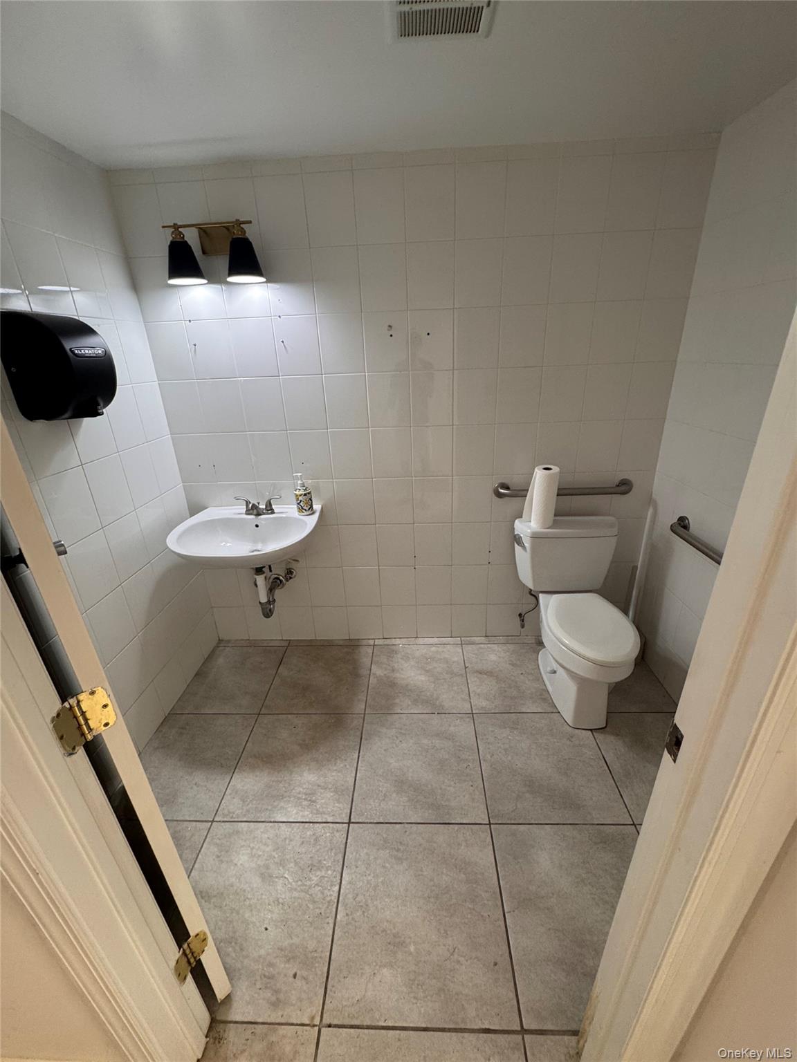 5071 Merrick Road – For Rent photo 12