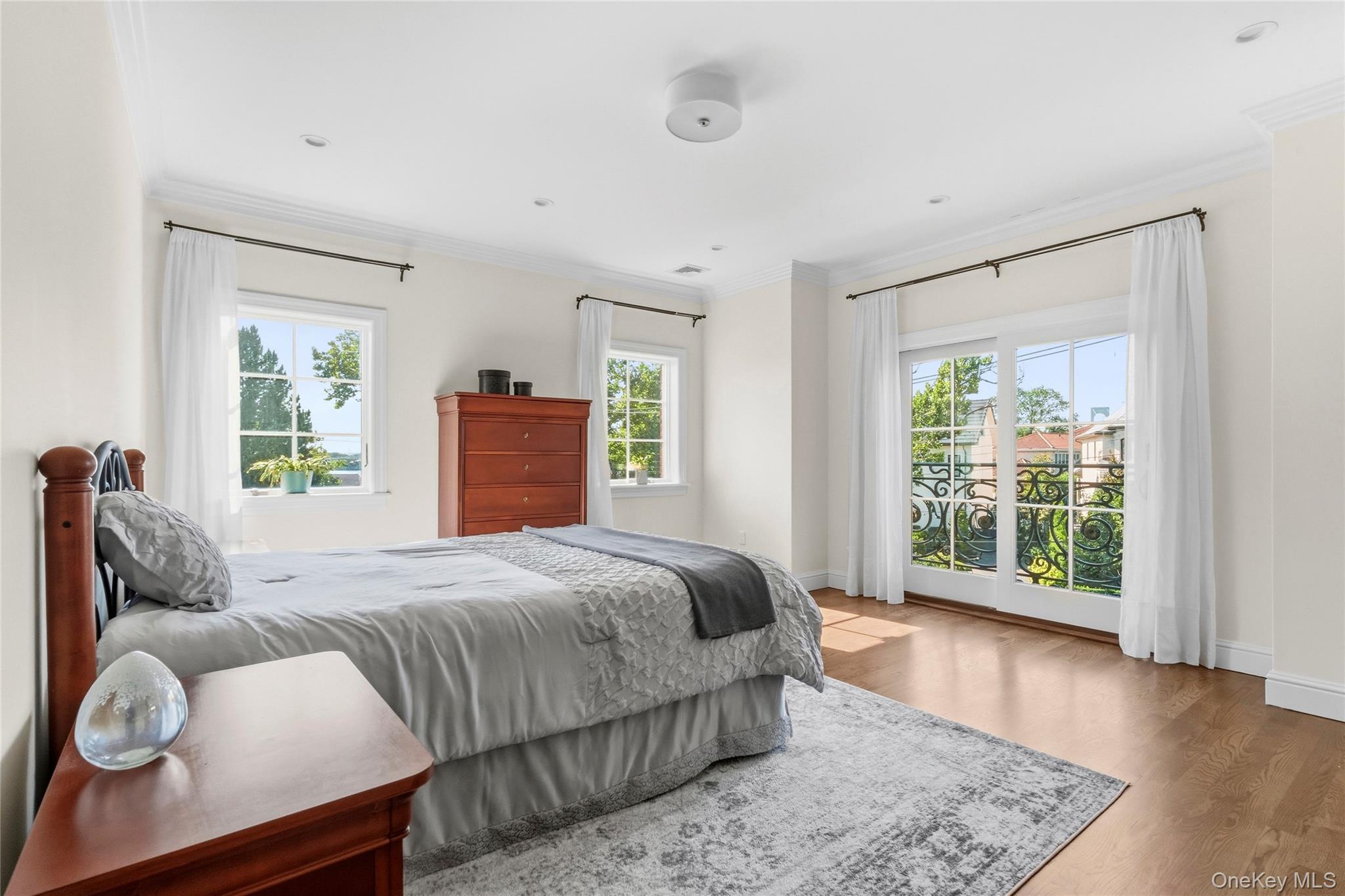 18 Boulevard – For Sale photo 21