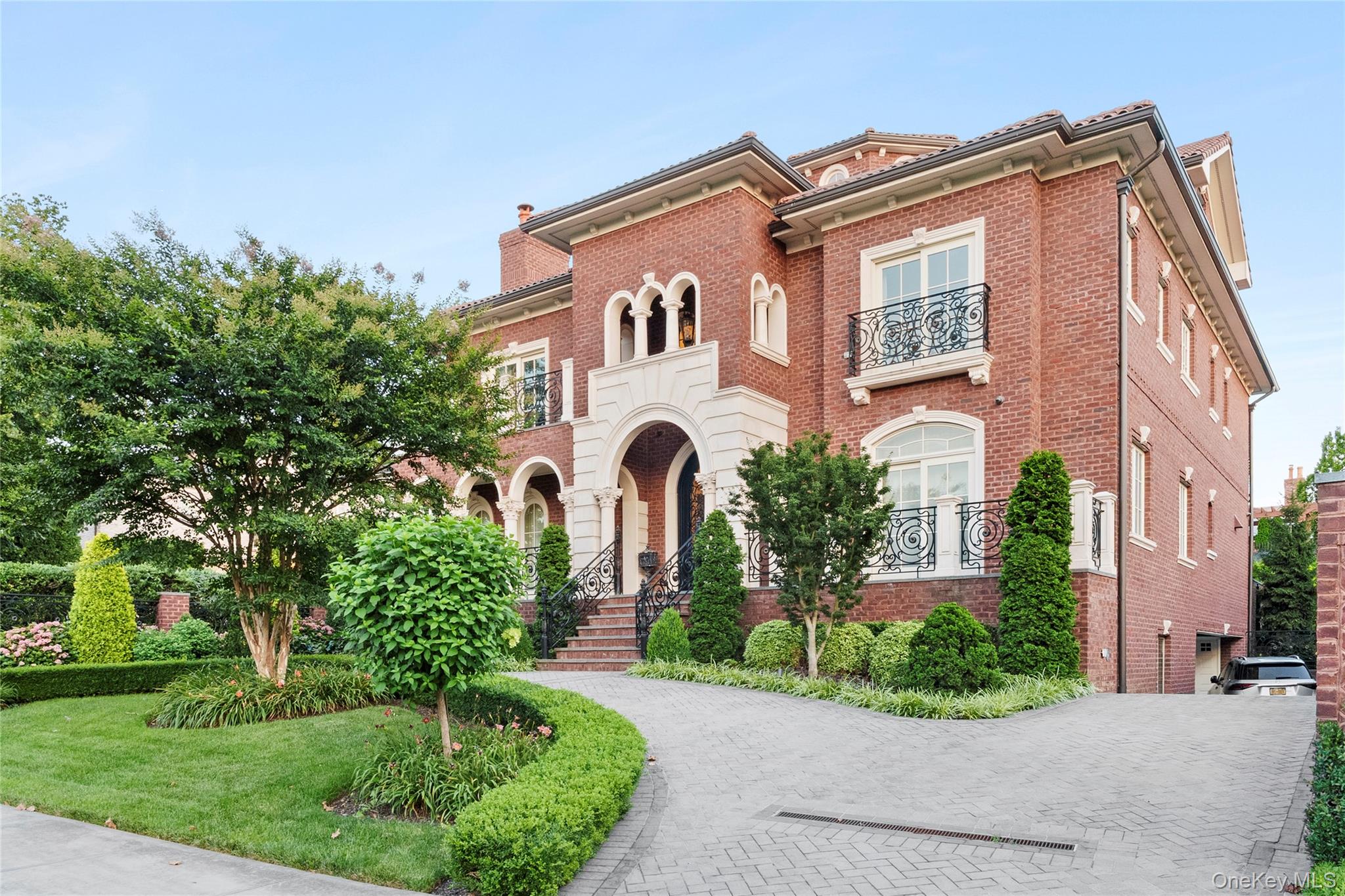 18 Boulevard – For Sale photo 5