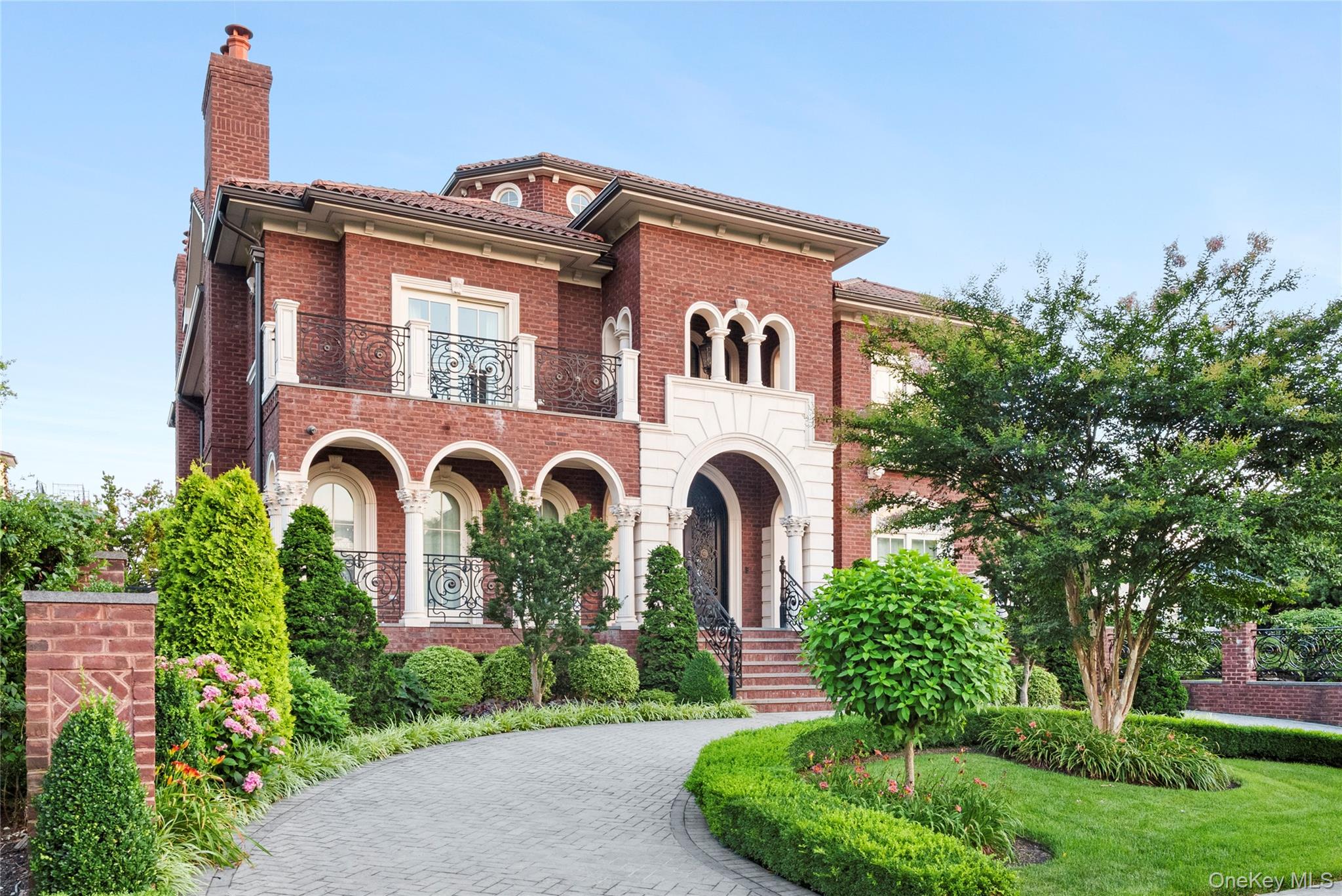 18 Boulevard – For Sale