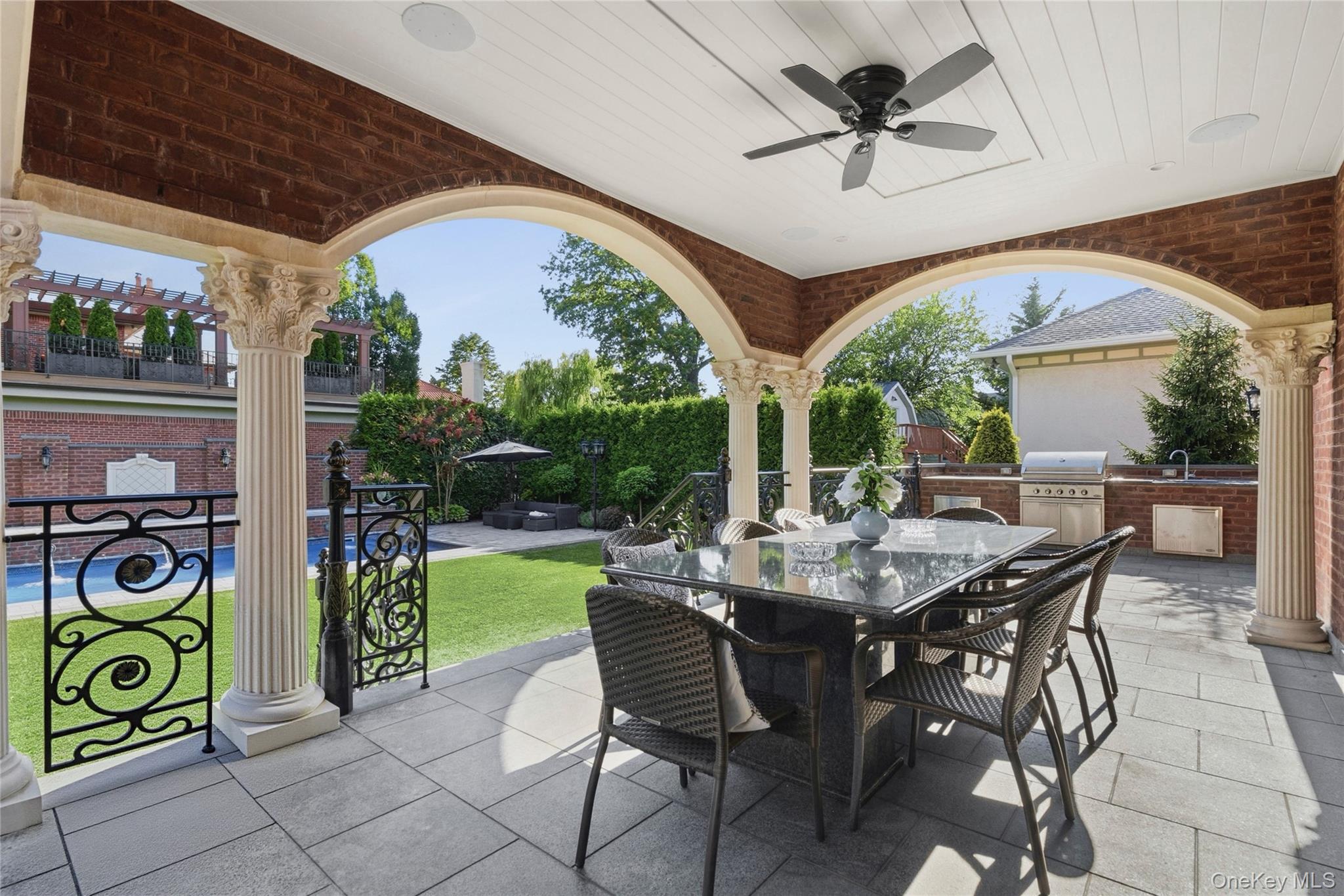 18 Boulevard – For Sale photo 2