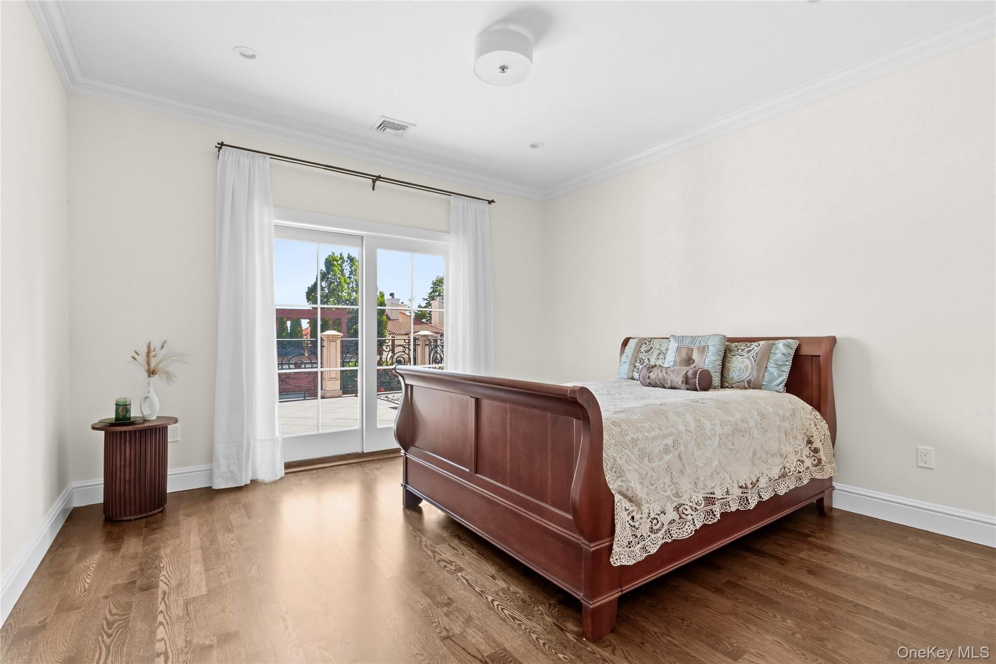 18 Boulevard – For Sale photo 20