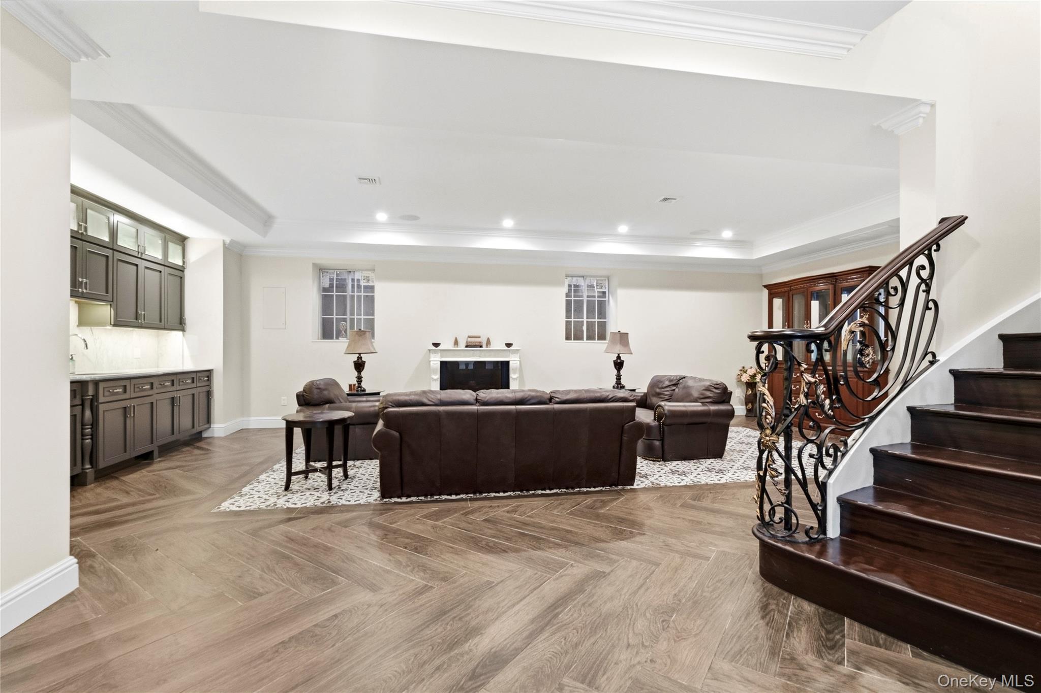 18 Boulevard – For Sale photo 27