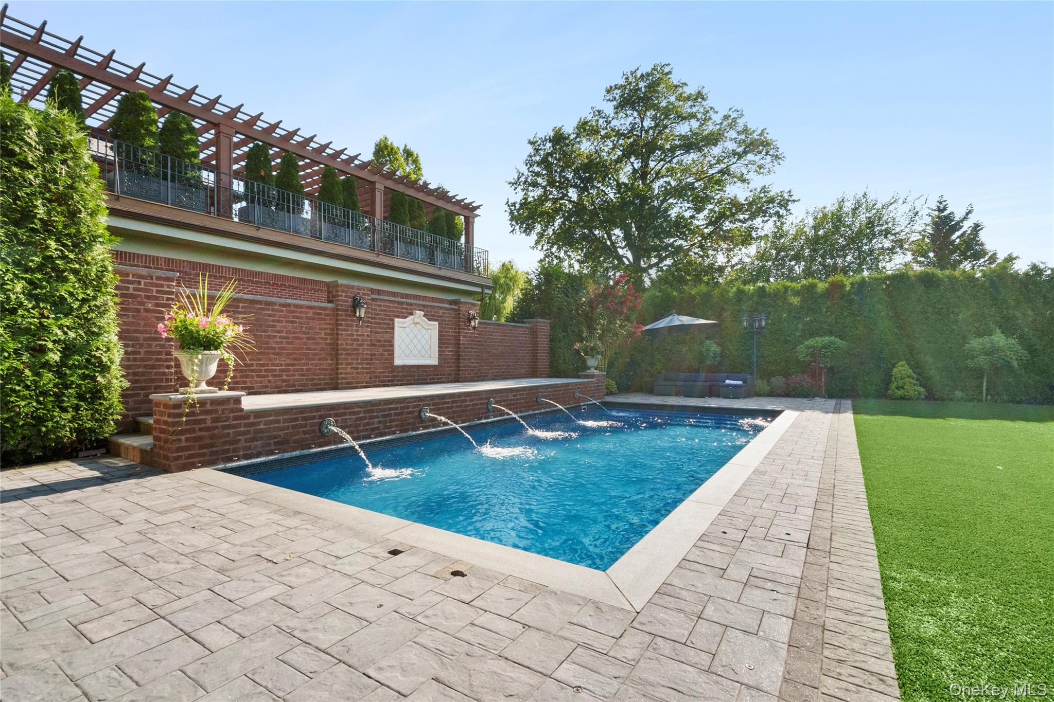 18 Boulevard – For Sale photo 26