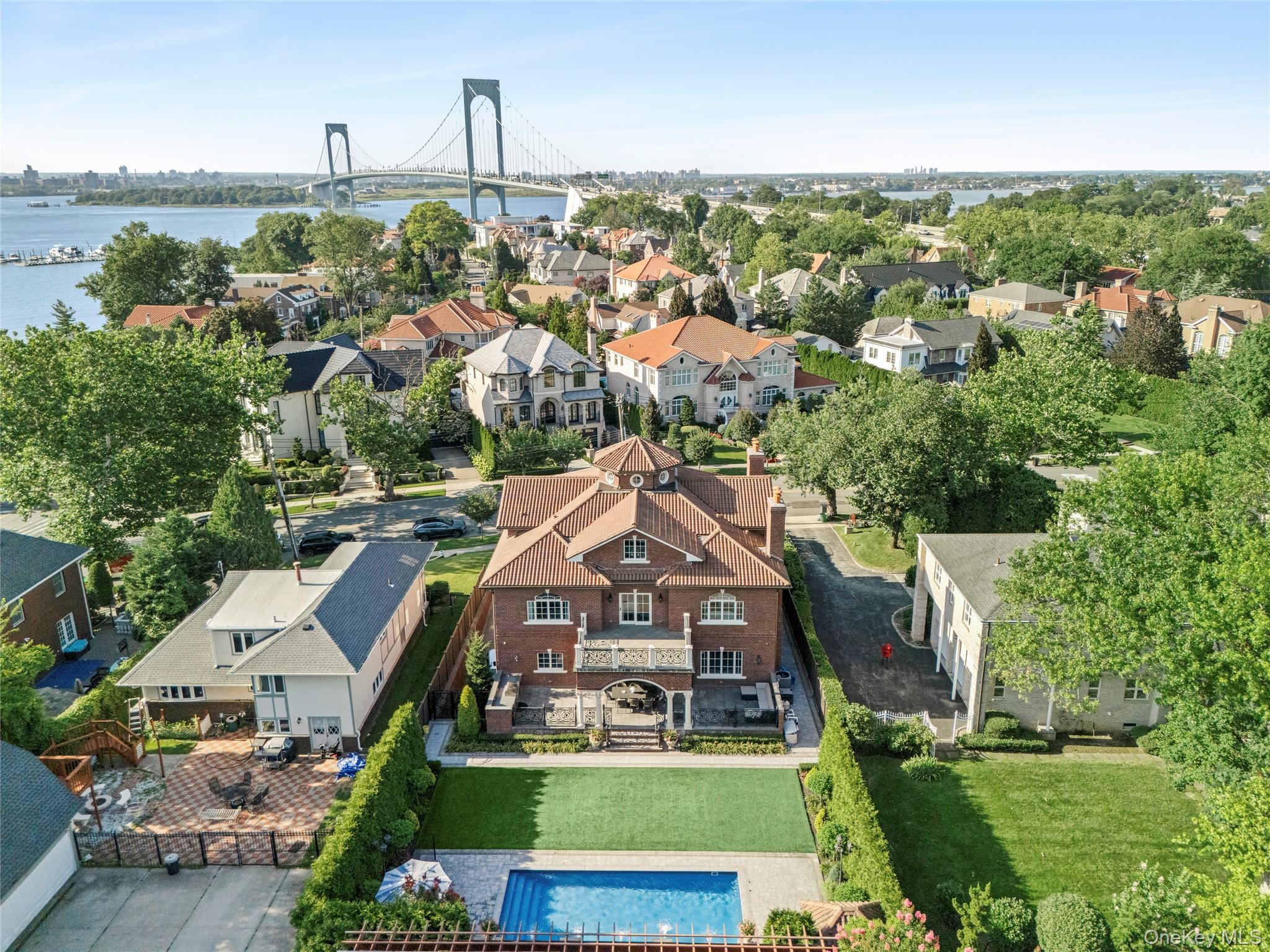 18 Boulevard – For Sale photo 28