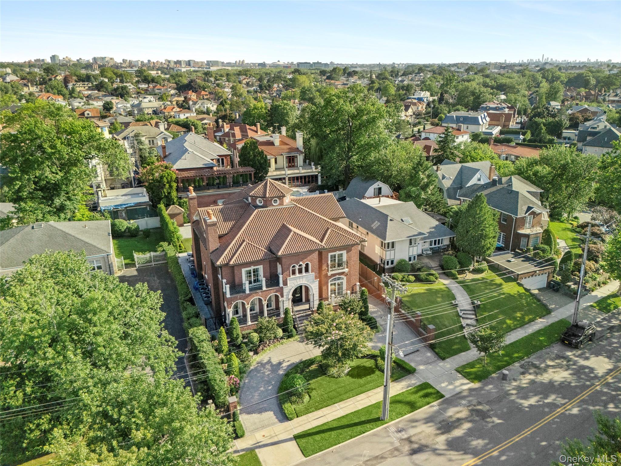18 Boulevard – For Sale photo 29