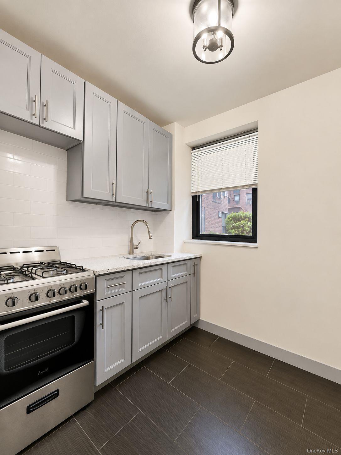 78-10 34th Avenue, Unit 1H photo 9