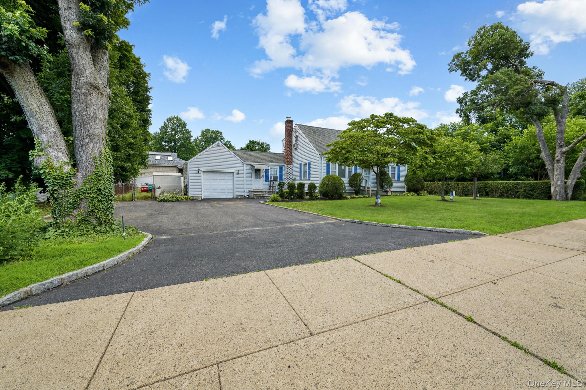 1547 Walt Whitman Road – For Sale photo 4