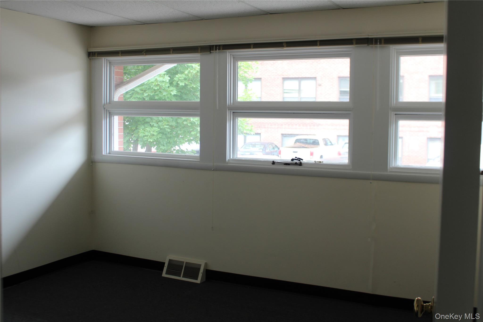 15 Moore Avenue, Unit 2R photo 6
