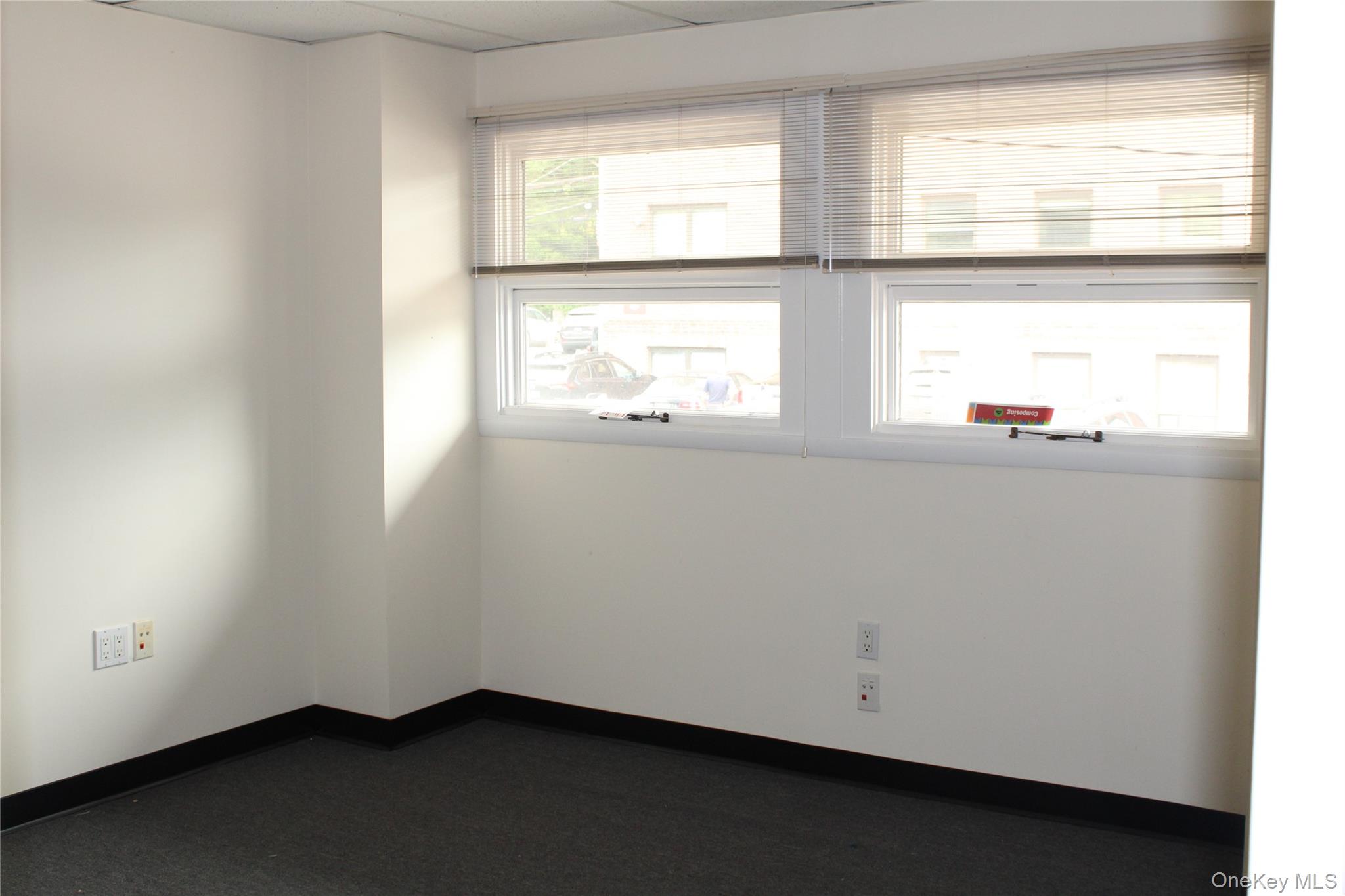 15 Moore Avenue, Unit 2R photo 4