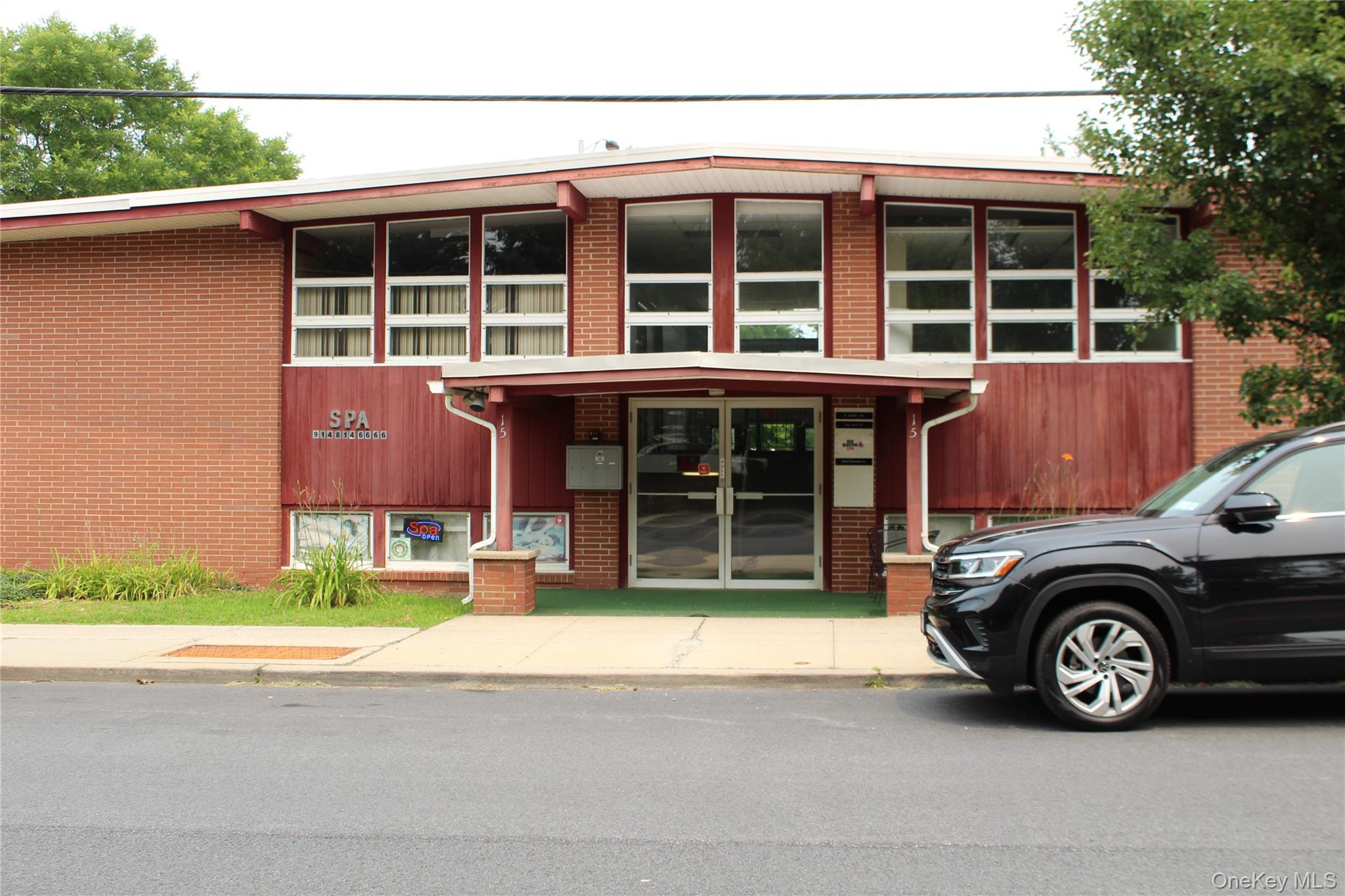 15 Moore Avenue, Unit 2R