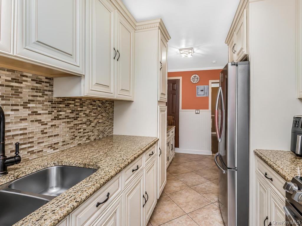 480 Riverdale Avenue, Unit 6H photo 6