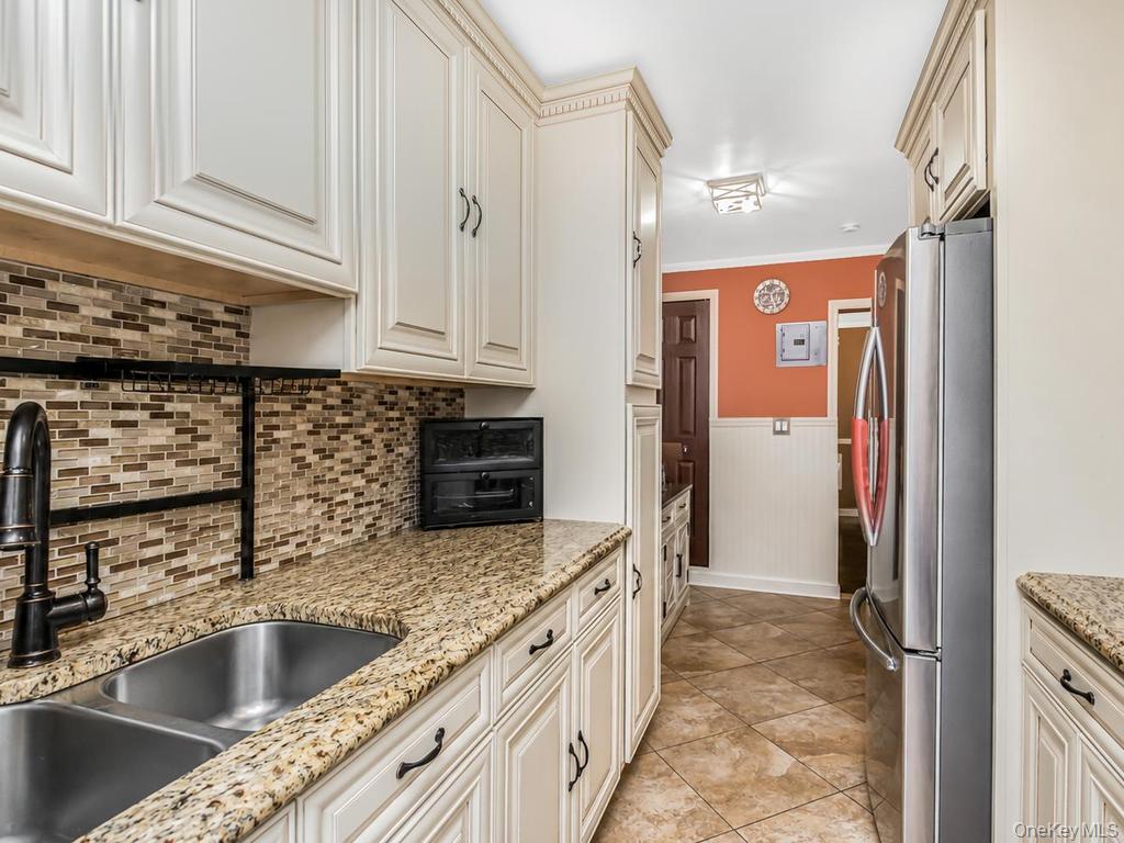 480 Riverdale Avenue, Unit 6H photo 5