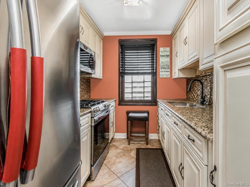 480 Riverdale Avenue, Unit 6H photo 4