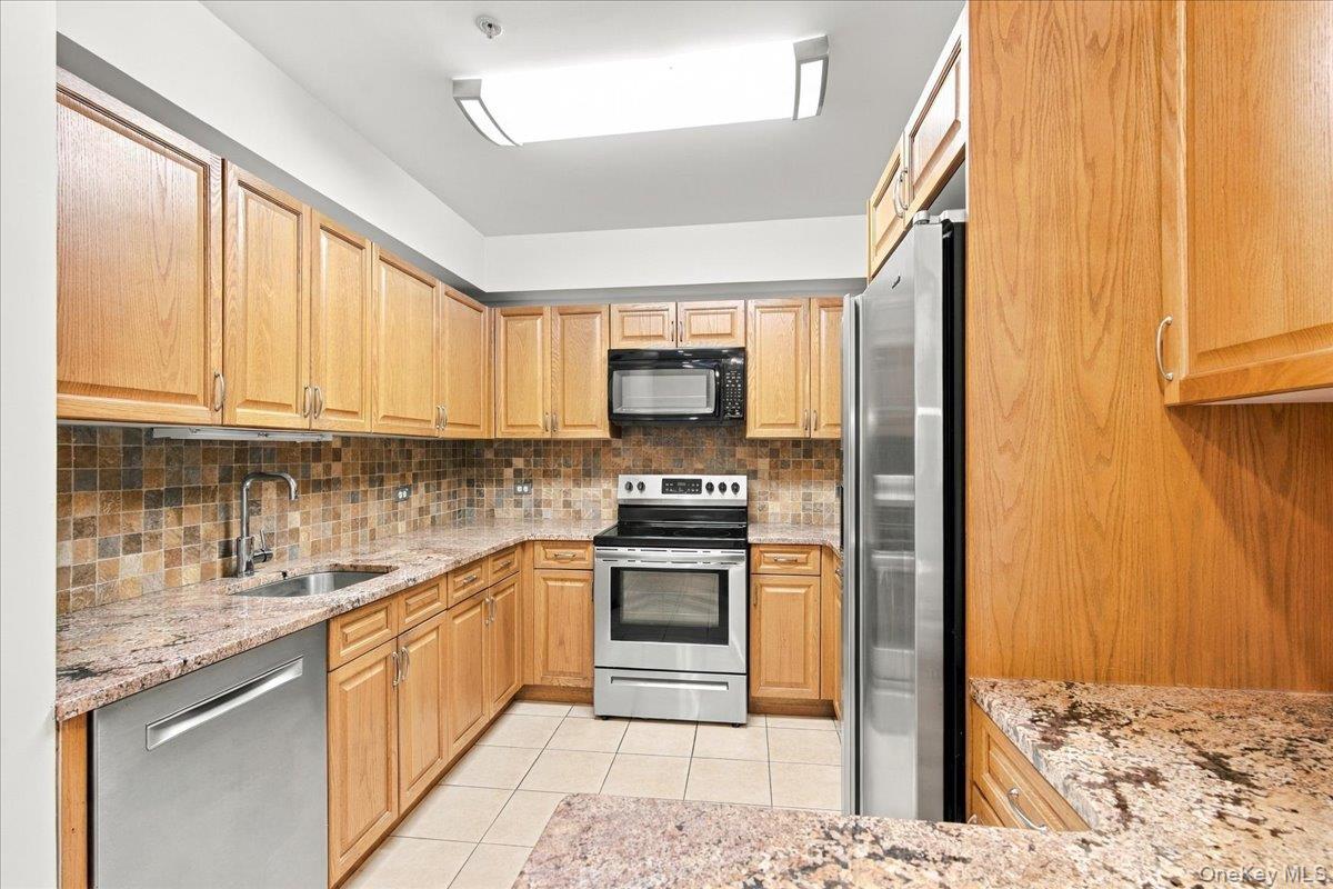 100 Harbor View Drive, Unit 651 photo 11