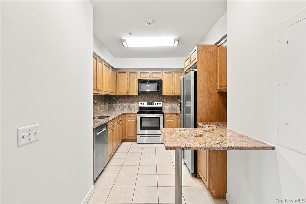 100 Harbor View Drive, Unit 651 photo 10