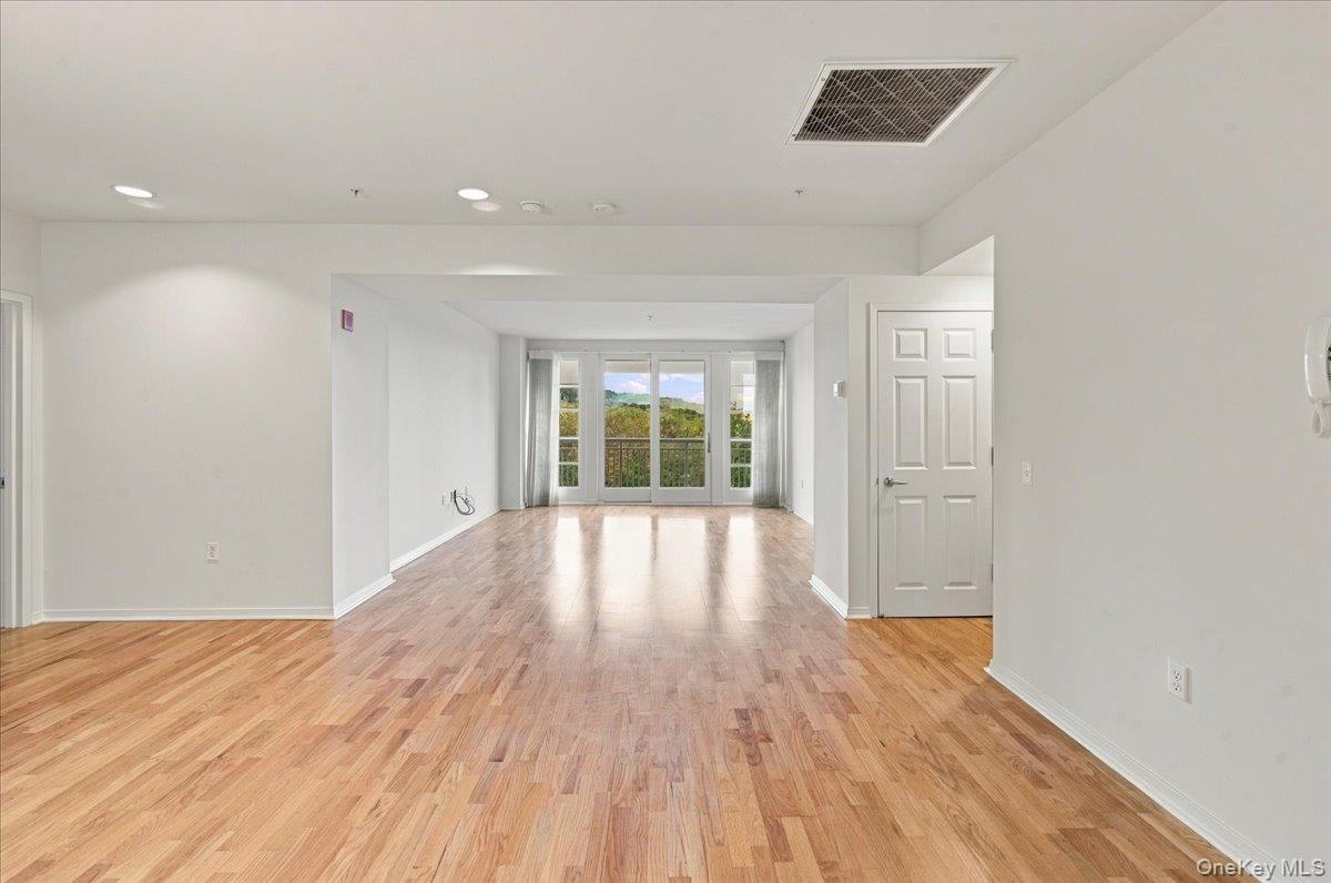 100 Harbor View Drive, Unit 651 photo 3