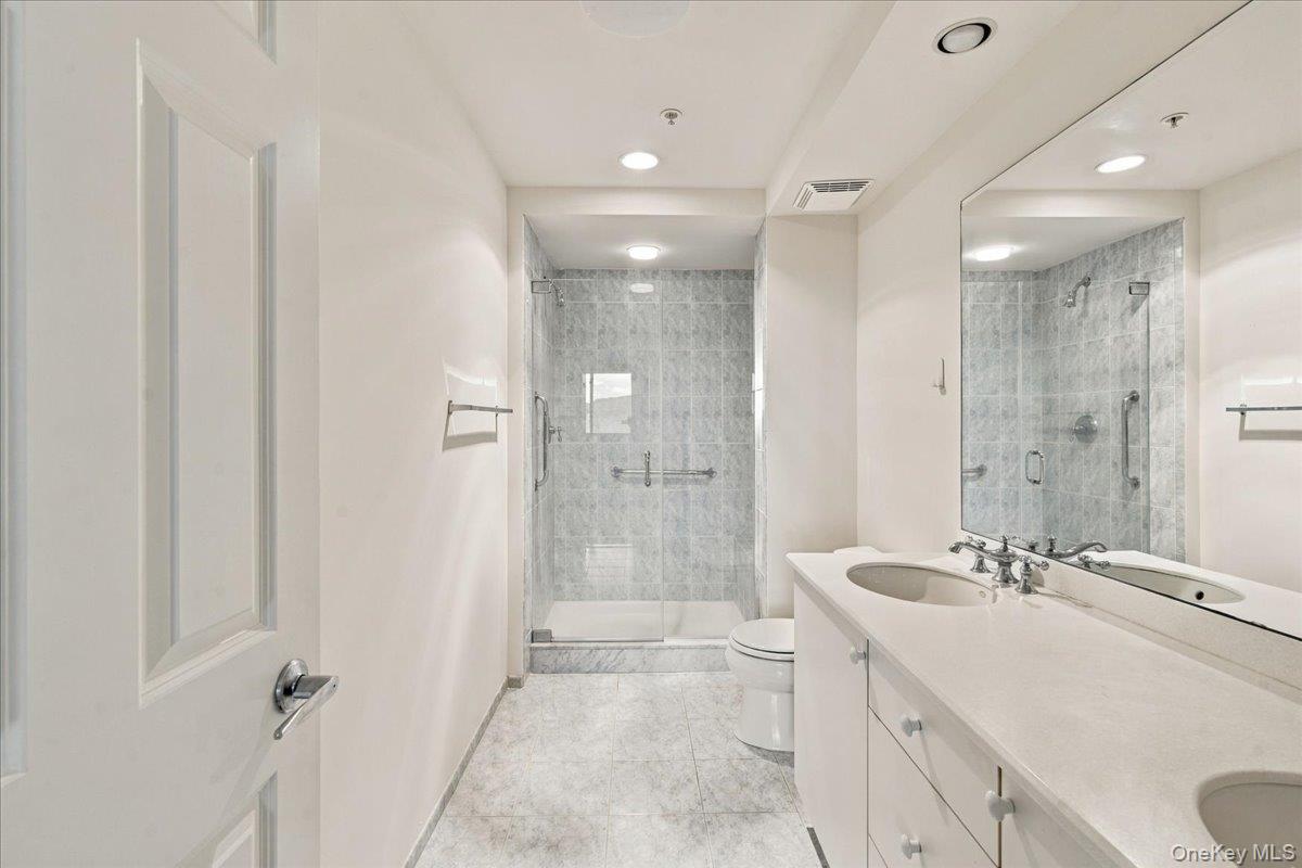 100 Harbor View Drive, Unit 651 photo 18