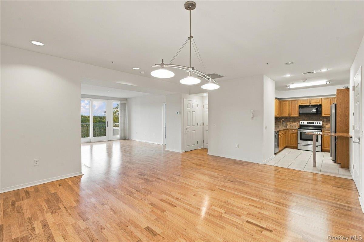 100 Harbor View Drive, Unit 651 photo 4