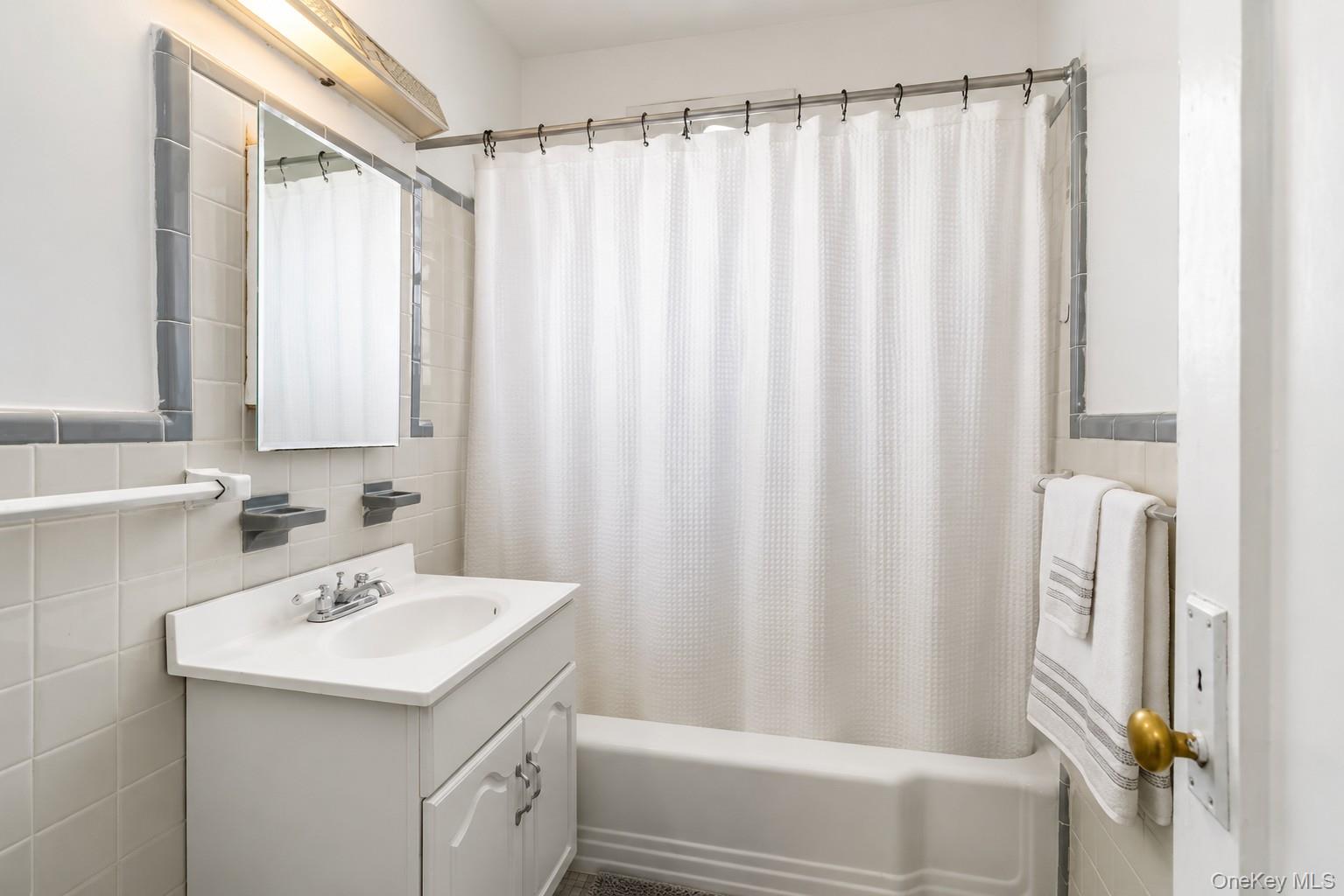 69-10 Yellowstone Boulevard, Unit 505 photo 12