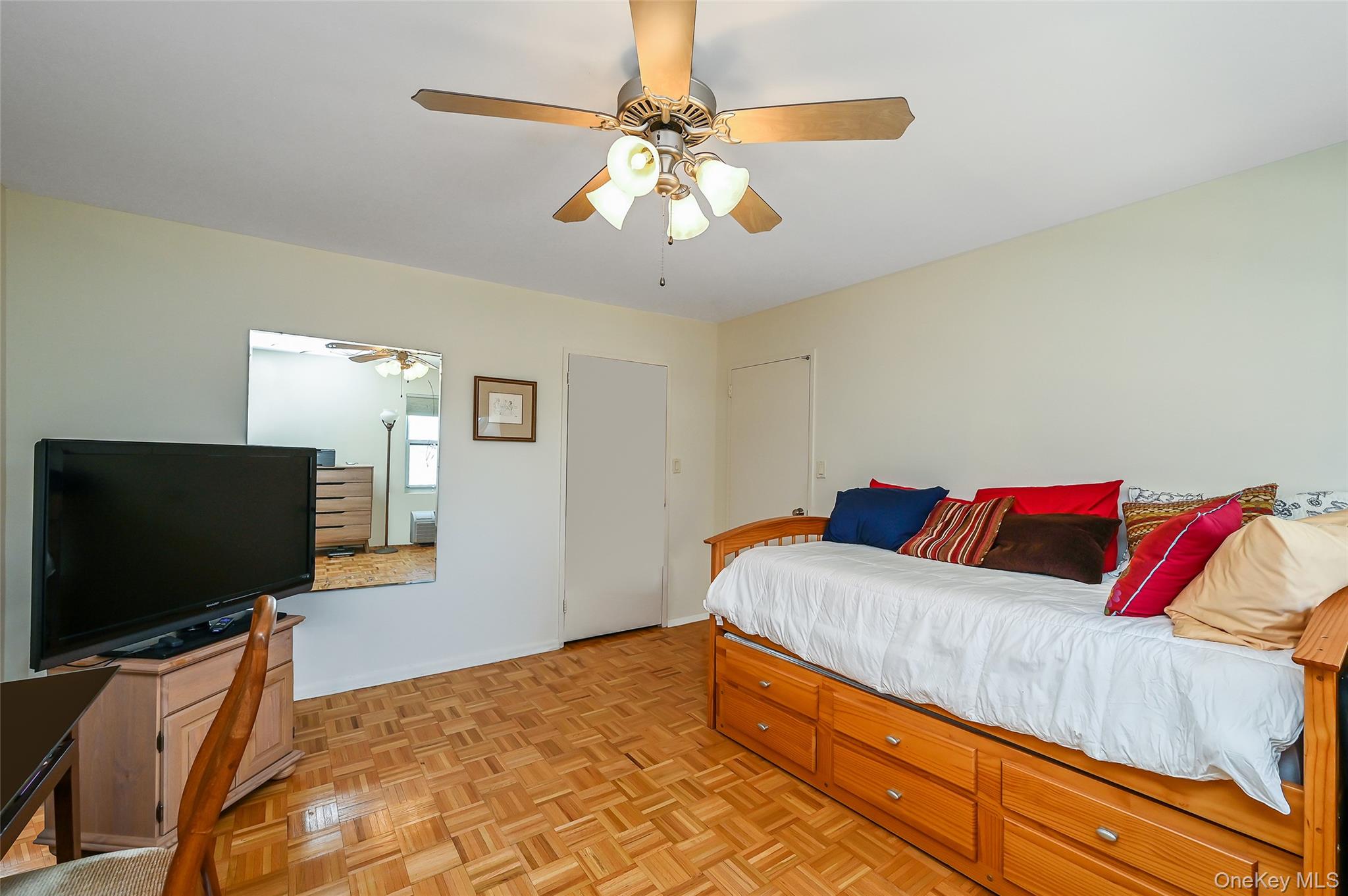 360 Shore Road, Unit 4K photo 17