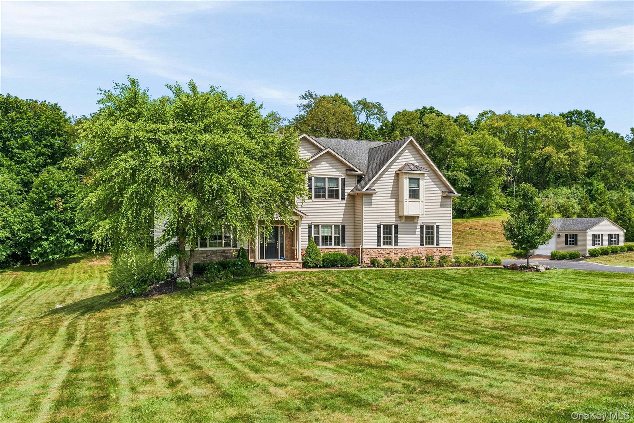 16 Canterbury Lane – For Sale photo 2