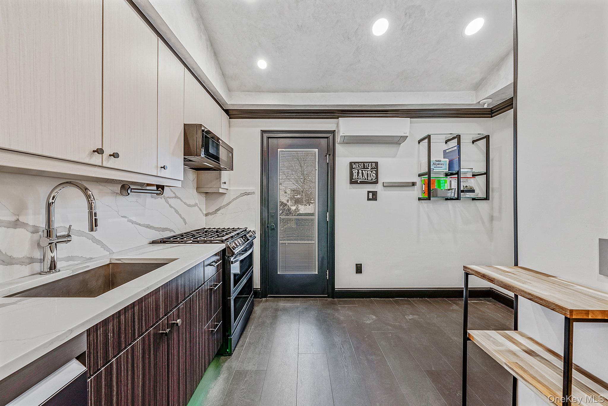 32 Everett – For Sale photo 19