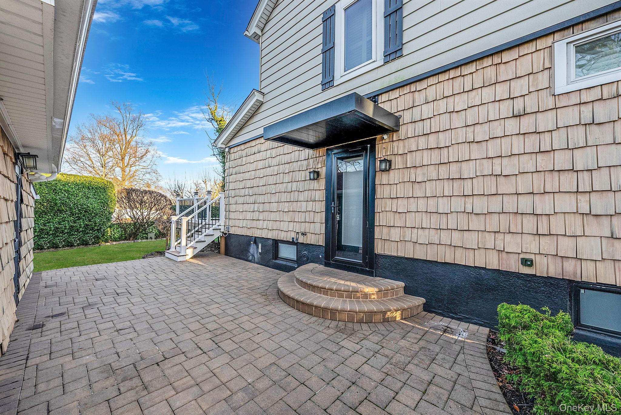 32 Everett – For Sale photo 3