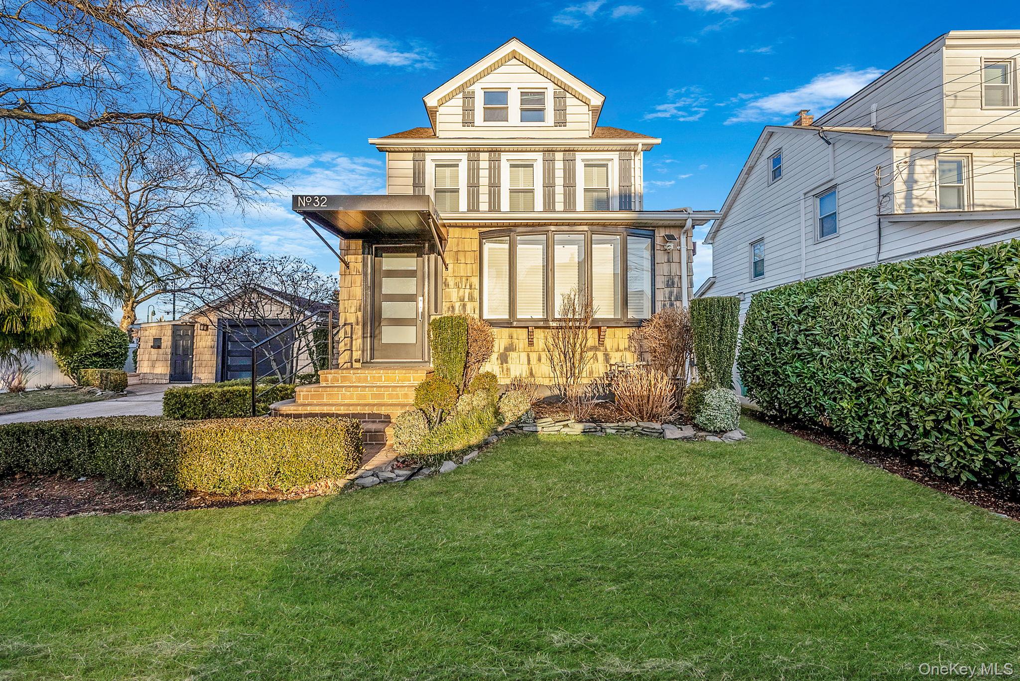 32 Everett – For Sale
