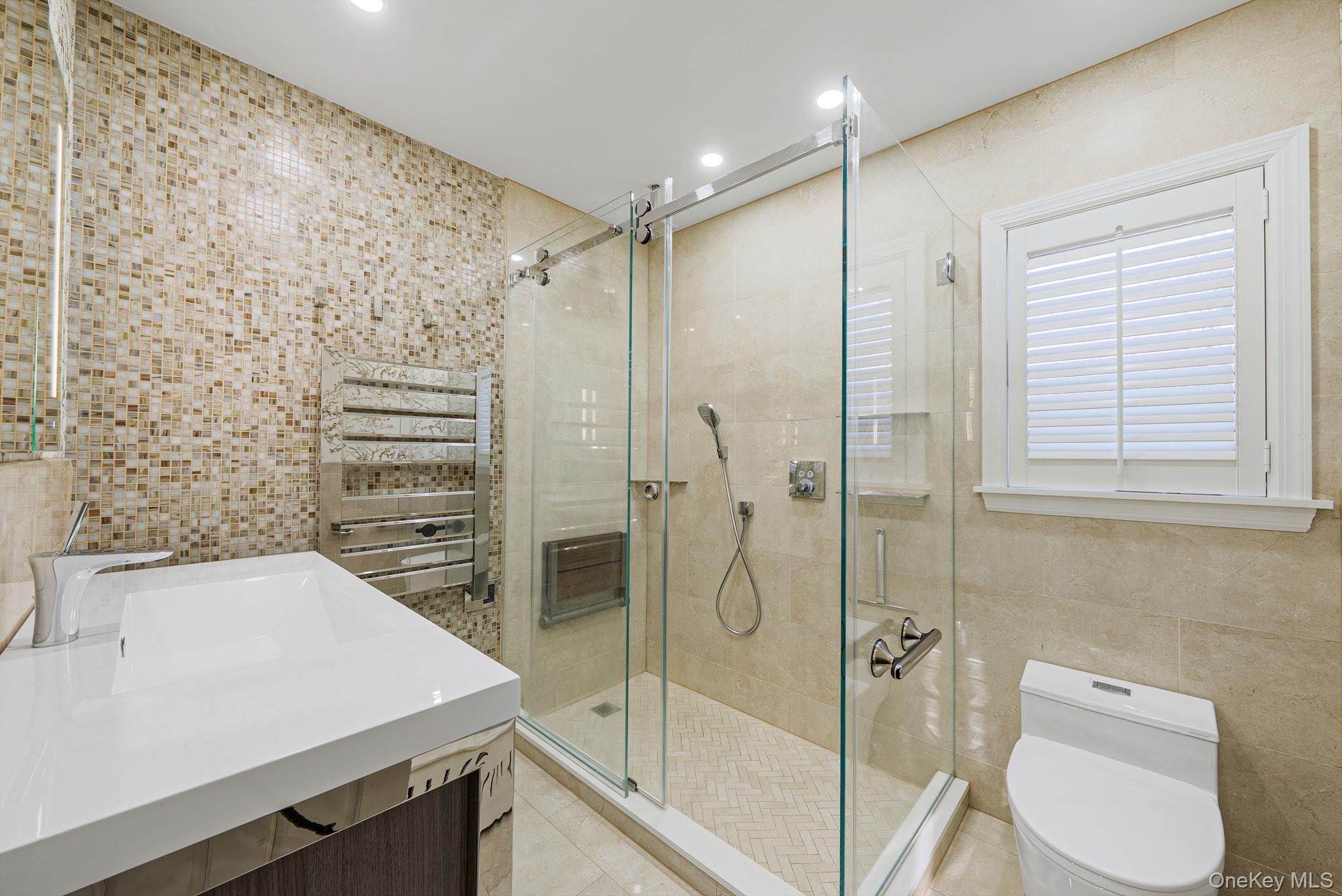 32 Everett – For Sale photo 23