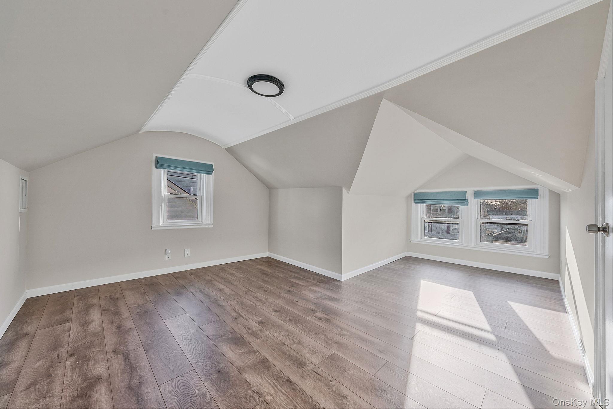32 Everett – For Sale photo 25