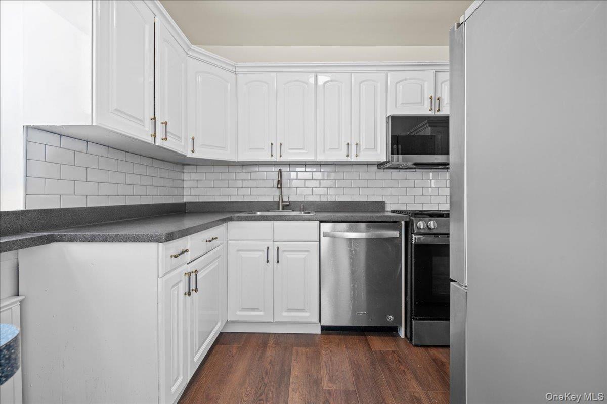 2621 Palisade Avenue, Unit 12C photo 9