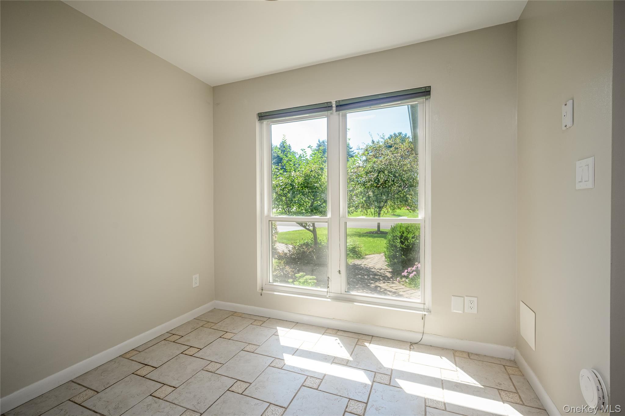 21 Pond Drive W – For Rent photo 3