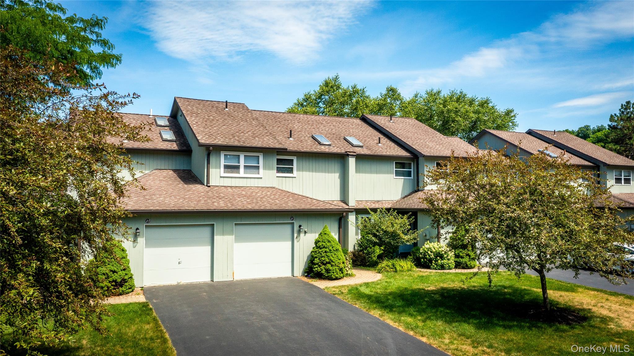 21 Pond Drive W – For Rent