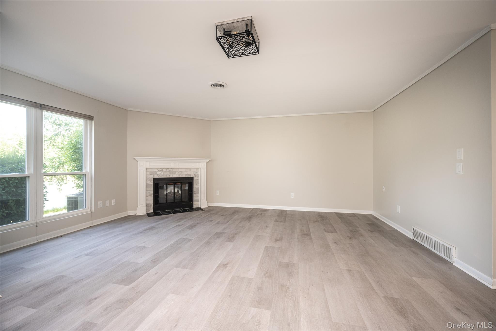 21 Pond Drive W – For Rent photo 12