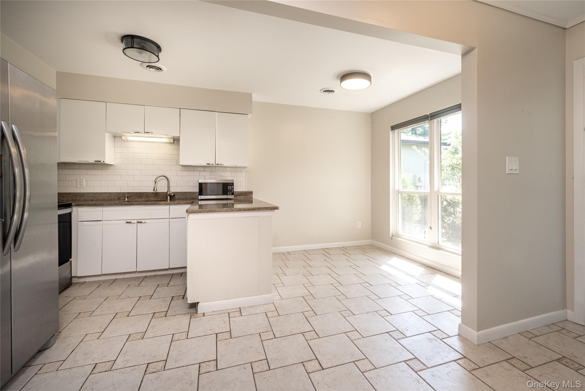 21 Pond Drive W – For Rent photo 2