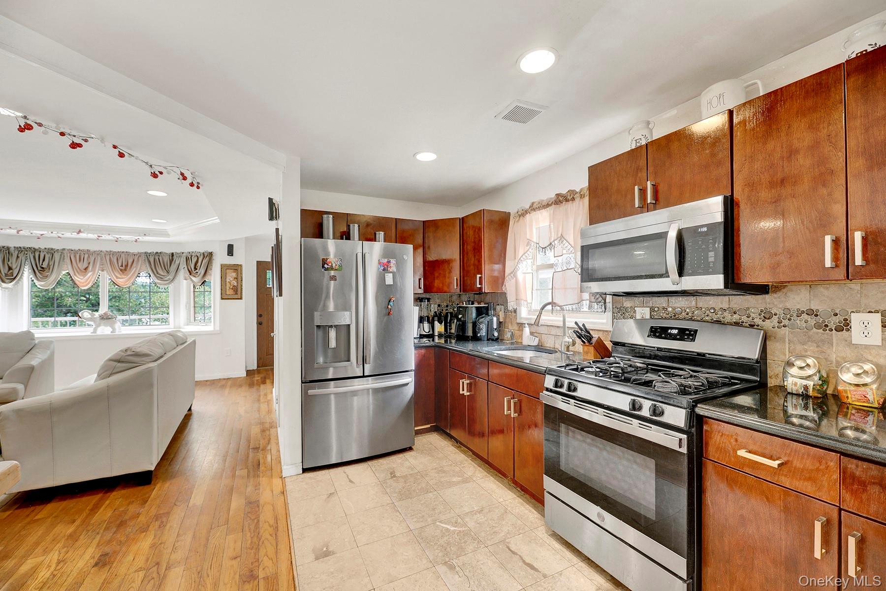 15714 Baisley Boulevard – For Sale photo 8