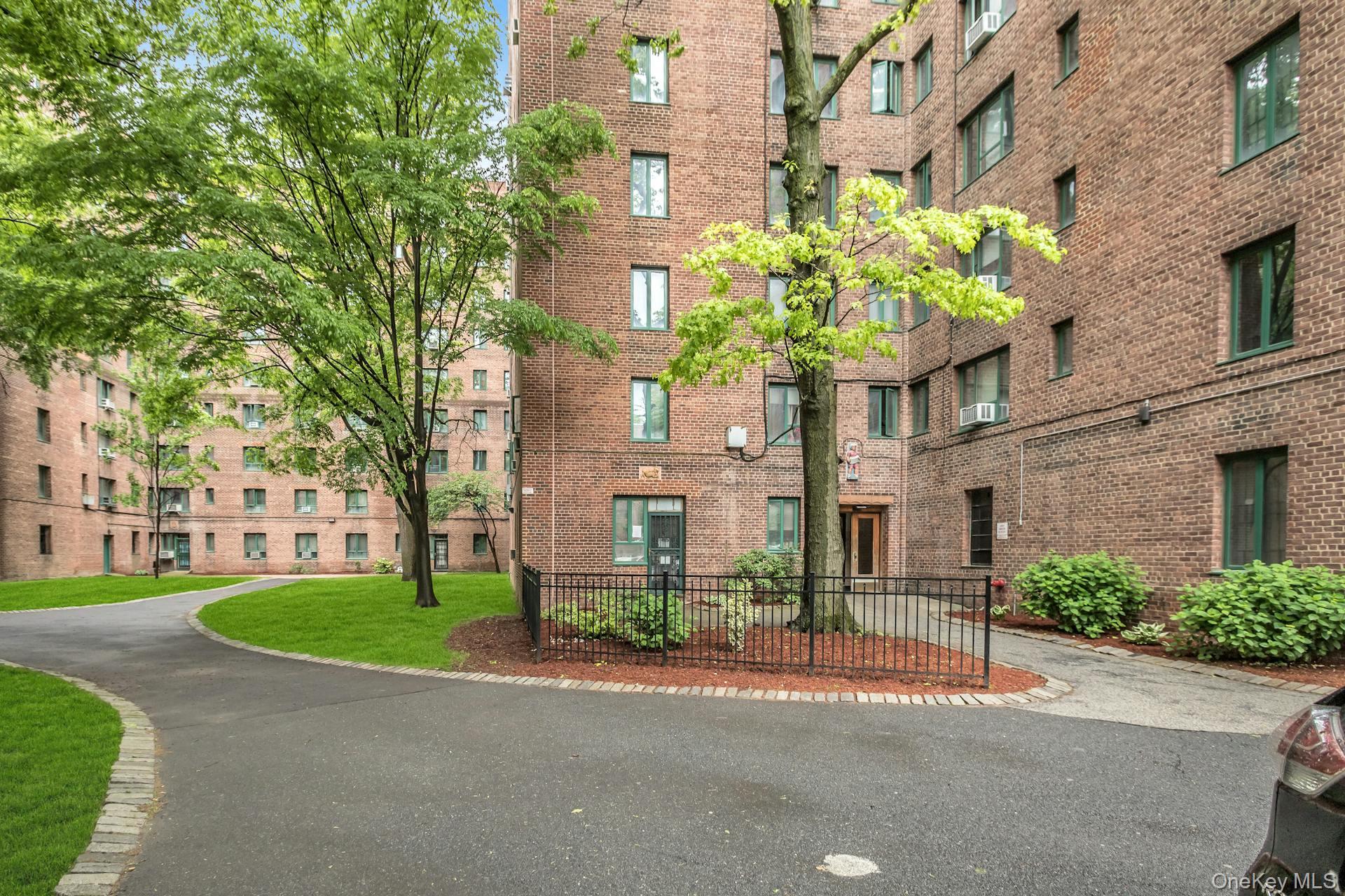 1579 Metropolitan Avenue, Unit 3B