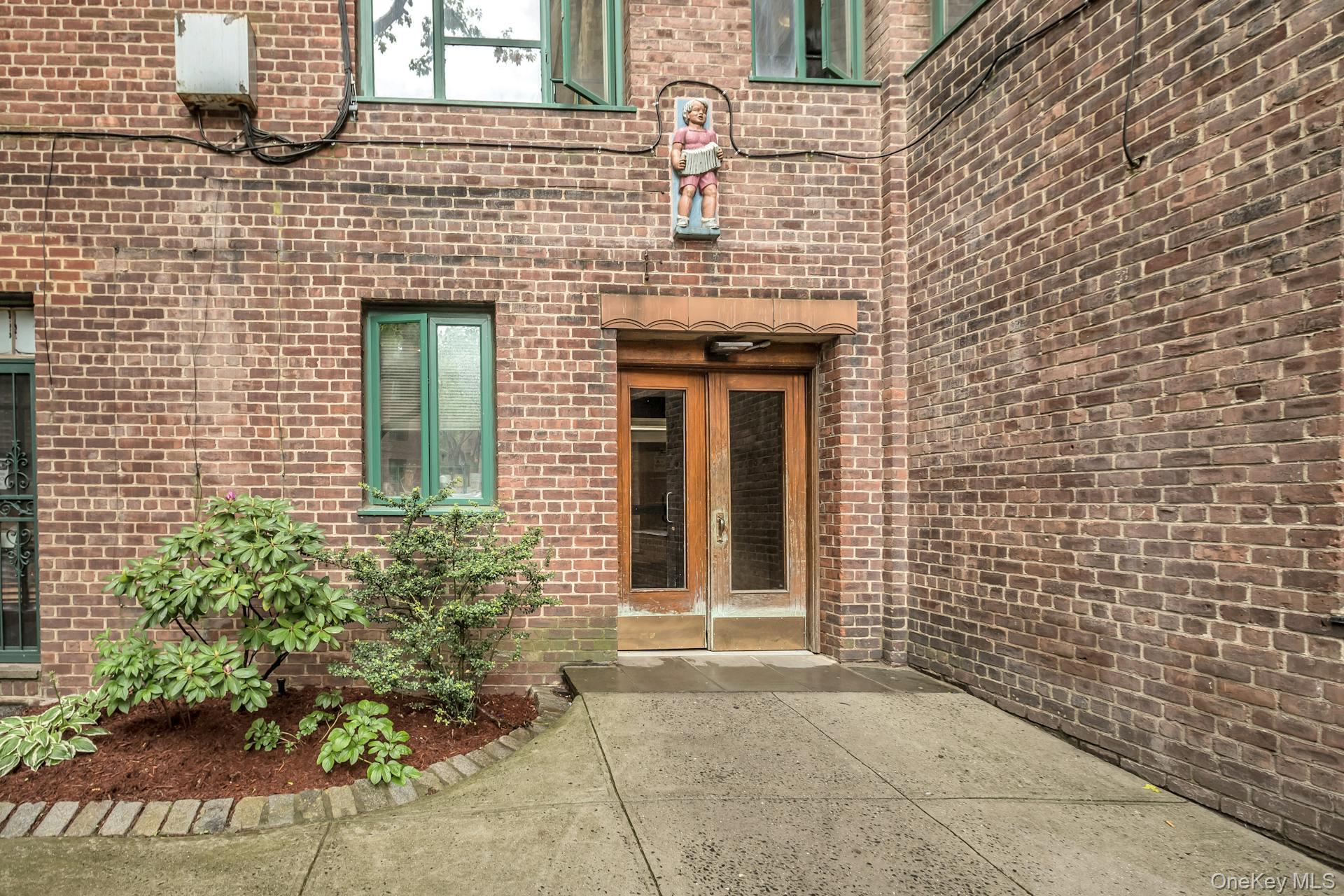 1579 Metropolitan Avenue, Unit 3B photo 2
