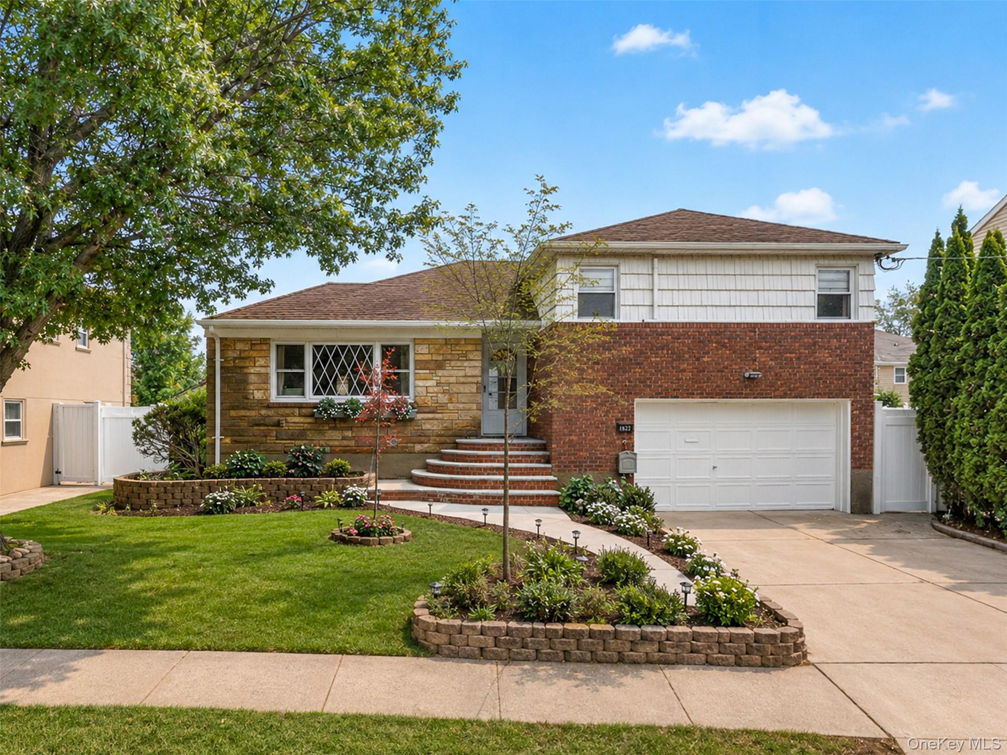 1822 Kent Street – For Sale